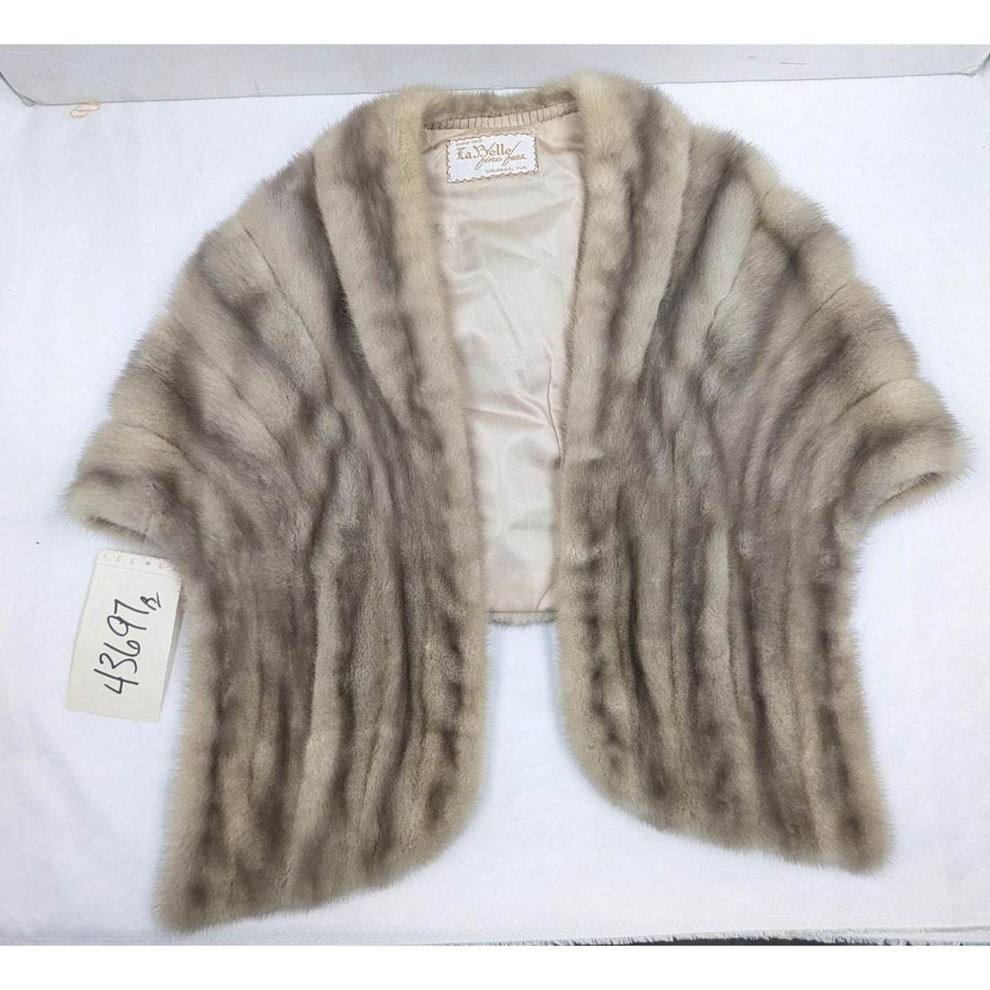 Vintage Cerulean Brand Natural Blue Mutation Mink Stole: Vintage Cerulean Brand Natural Blue Mutation Mink Stole. Measures approx. 28" X 28". Please copy and paste the URL link below to review our Terms and Conditions for bidding, payment, shipp