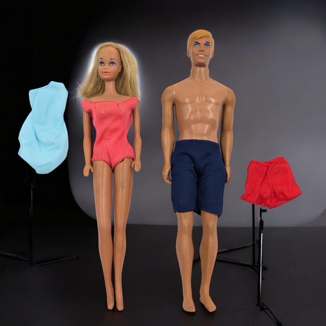 A Very Nice Vintage 1968 Mattel Malibu Barbie And Ken Doll With Extra Bathing Suits (1 of 19)