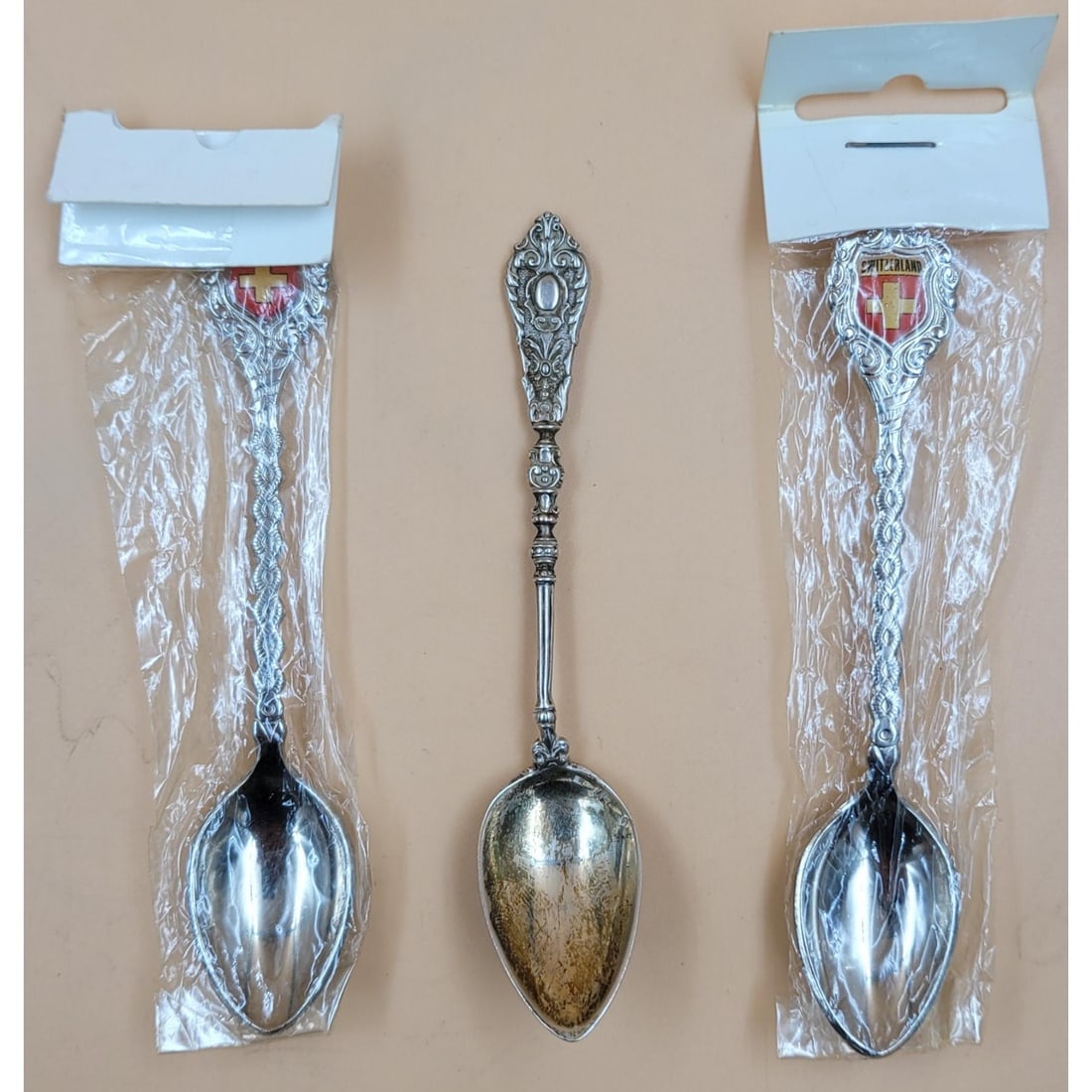 3 Sterling Silver Spoons Weighing 42.5g Total: **DUE TO THIS LOT BEING SILVER IT MUST BE PAID VIA BANK WIRE TRANSFER OR CERTIFIED CHECK.**3 Sterling Silver Spoons Weighing 42.5g Total. measures approx. 4.75" X 1" Please copy and past