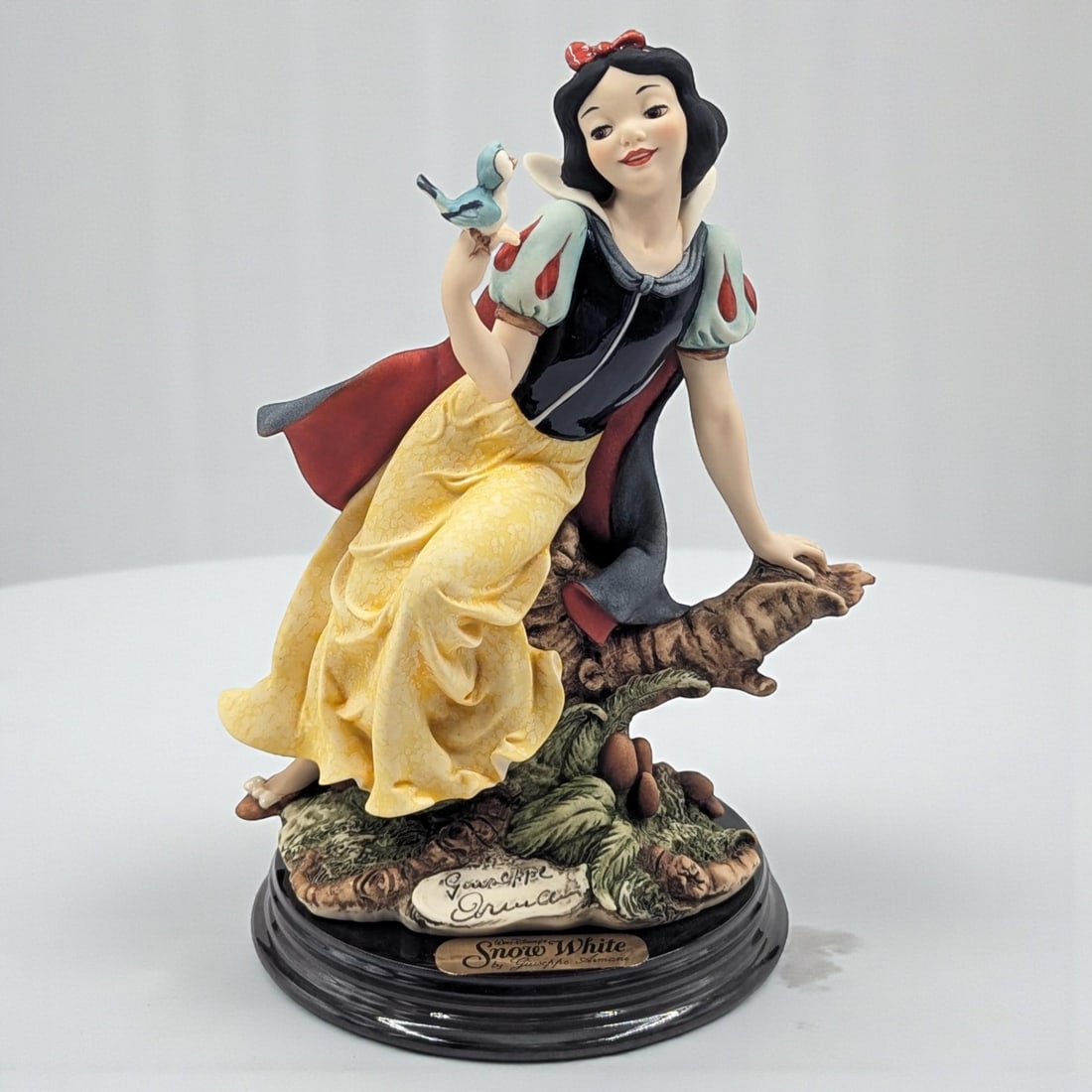 Giuseppe Armani Figurine: Walt Disney's "Snow White With A Bluebird" 209C With Original Box (1 of 13)