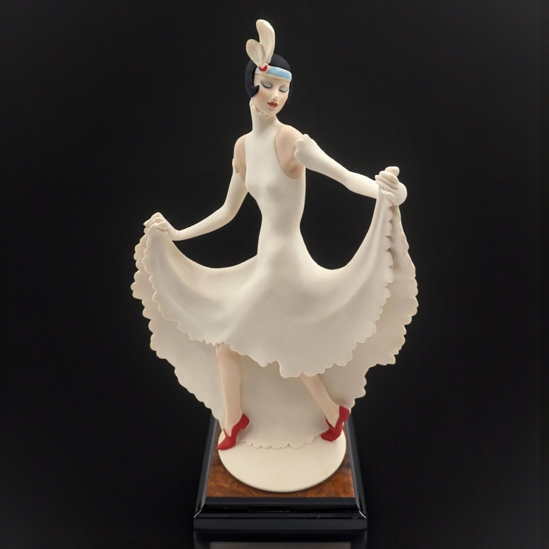 Giuseppe Armani Figurine: "Charming Dancer" 1597F With Original Box: Giuseppe Armani Figurine: "Charming Dancer" 1597F With Original Box. Box measures approx. 9 1/2" X 17" X 8". Please copy and paste the URL link below to review our Terms and Conditions for