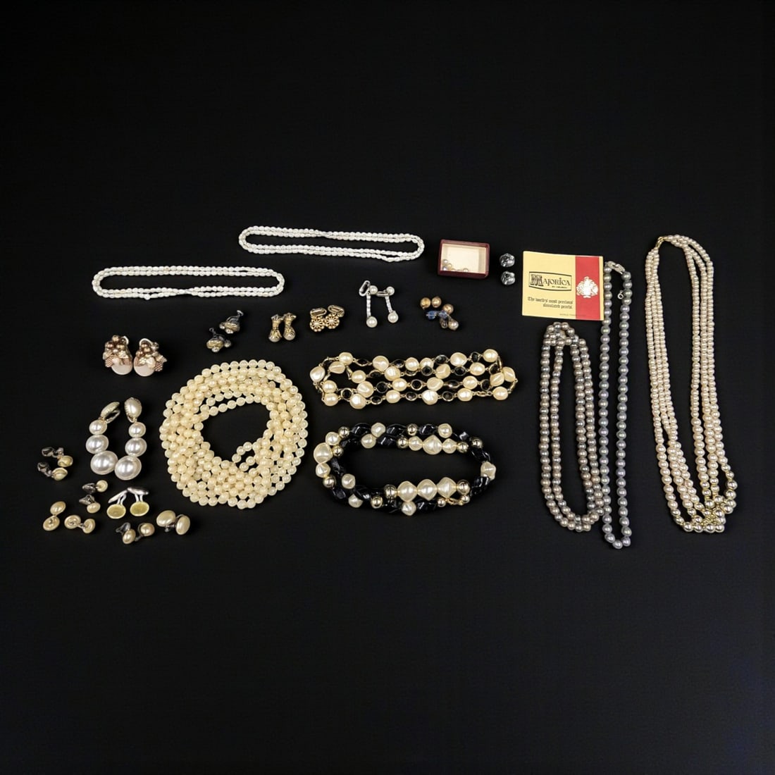 Large Lot Of Vintage Faux Pearl / Pearl Costume Jewelry, Mostly Faux Pearl (1 of 17)