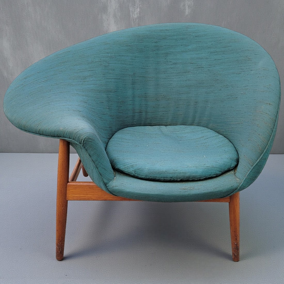 Mid Century Teak Hans Olsen Fried Egg Lounge Chair: Mid Century Teak Hans Olsen Fried Egg Lounge Chair. Measures approx. 28" X 28" X 40". Please copy and paste the URL link below to review our Terms and Conditions for bidding, payment, ship