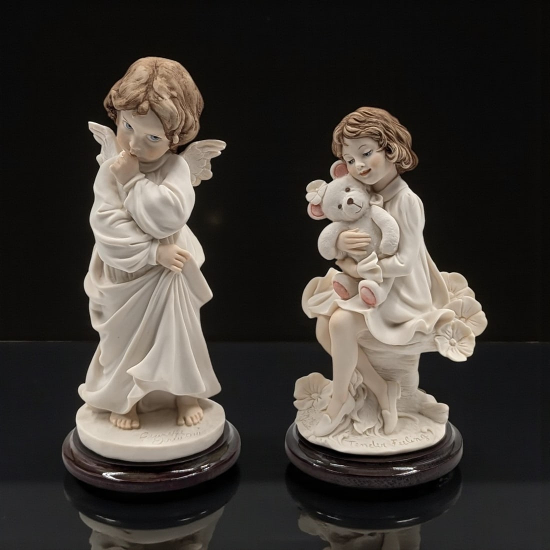 Giuseppe Armani Figurines: "Pure Innocence" 1585C And "Tender Feeding" 1606F With Original Boxes: Giuseppe Armani Figurines: "Pure Innocence" 1585C And "Tender Feeding" 1606F With Original Boxes. PLEASE NOTE, "Pure Innocence" has a chipped wing, please see pics. Boxes measure approx. 4" X 9 1/2" X