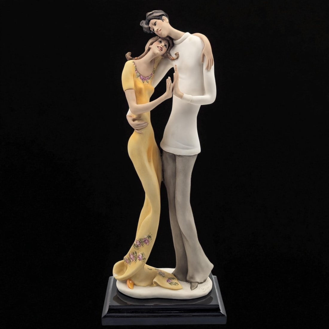 Giuseppe Armani Figurine: "Happy In Love" 2089C With Original Box (1 of 15)