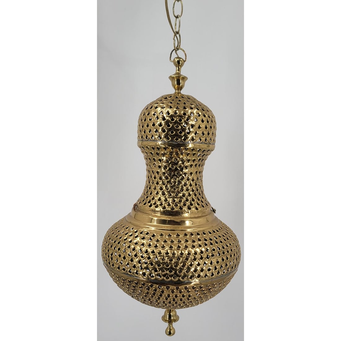 Vintage Brass Pendant Lamp: Vintage Brass Pendant Lamp. Measures approx 26.5" X 12" X 12" chain length 10ft Please copy and paste the URL link below to review our Terms and Conditions for bidding, payment, shipping an