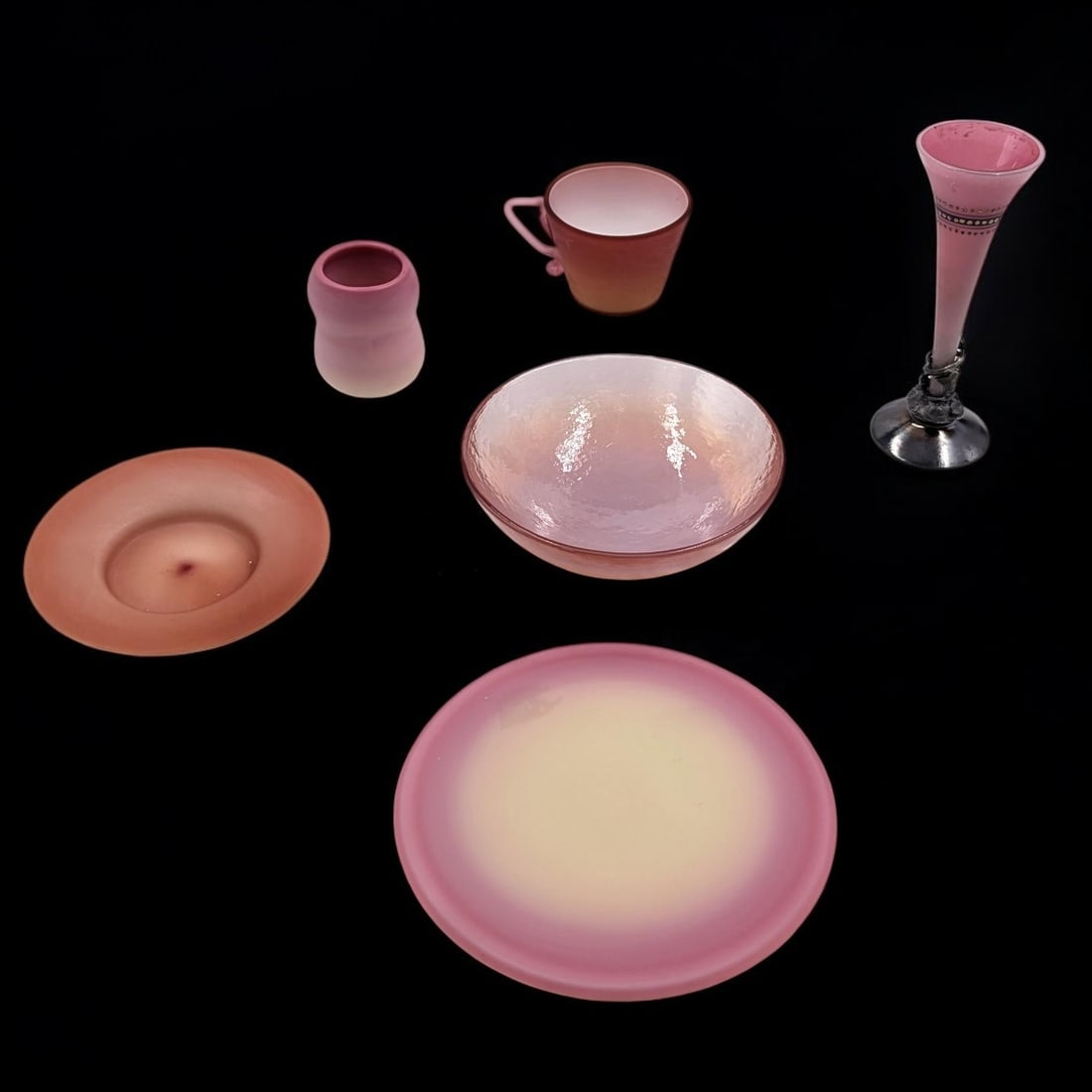 6 Piece Lot Of Peach Blow And Peach Blow Like Glass, Including Two Pieces Of Gunderson-Pairpoint (1 of 20)