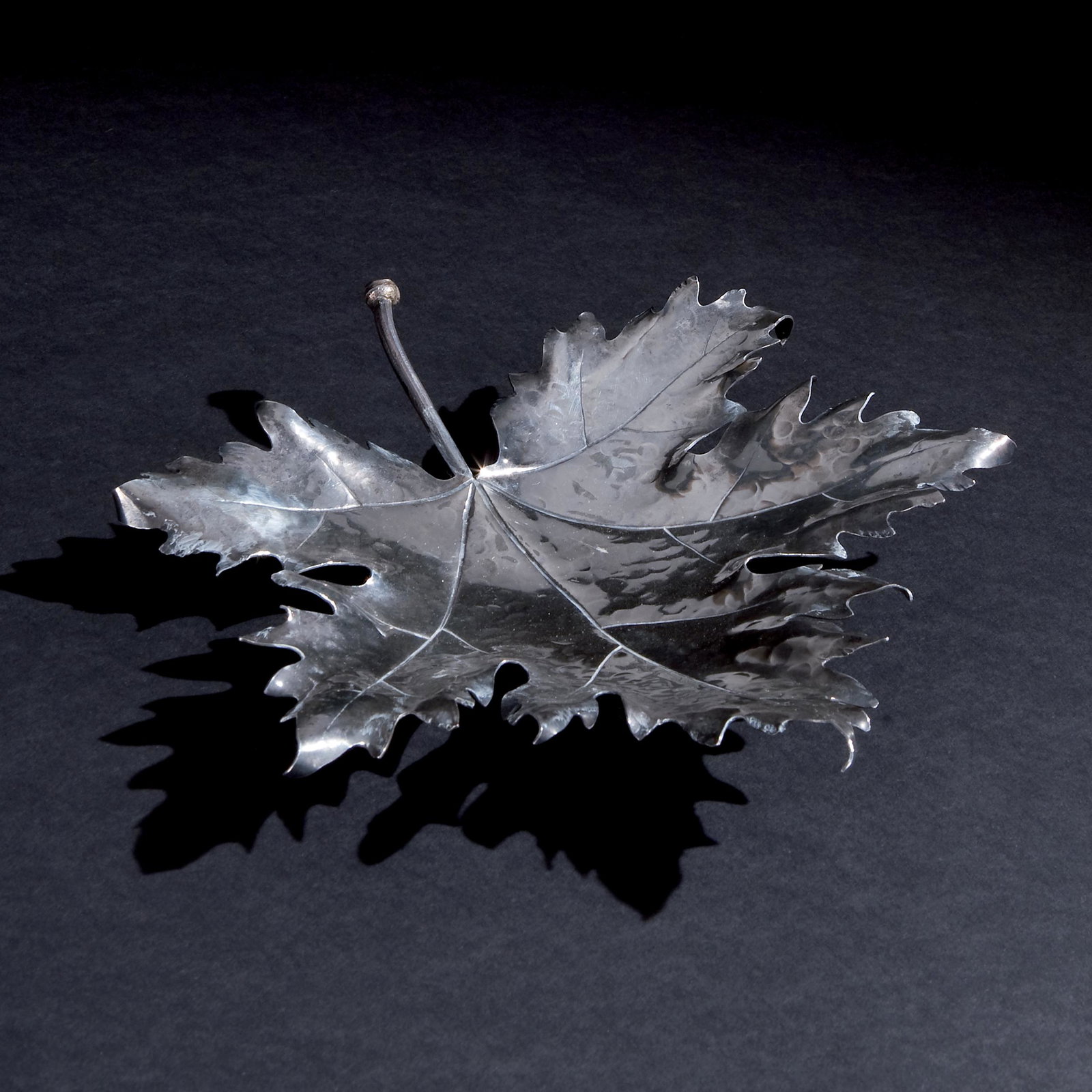 A silver leaf, Buccellati: 25by23cm., 270gr. weight