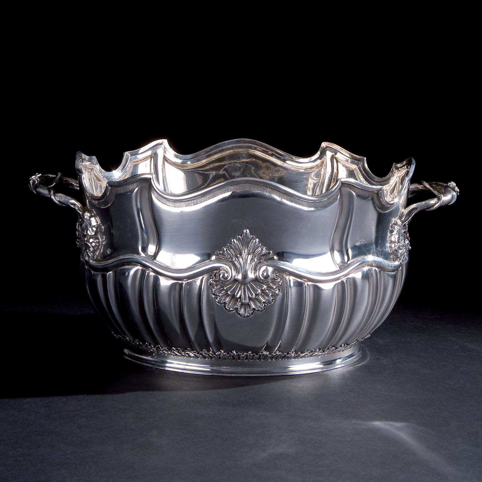 A silver wine cooler, Milan, Vavassori: 17x37x20cm., 1.622gr. weight