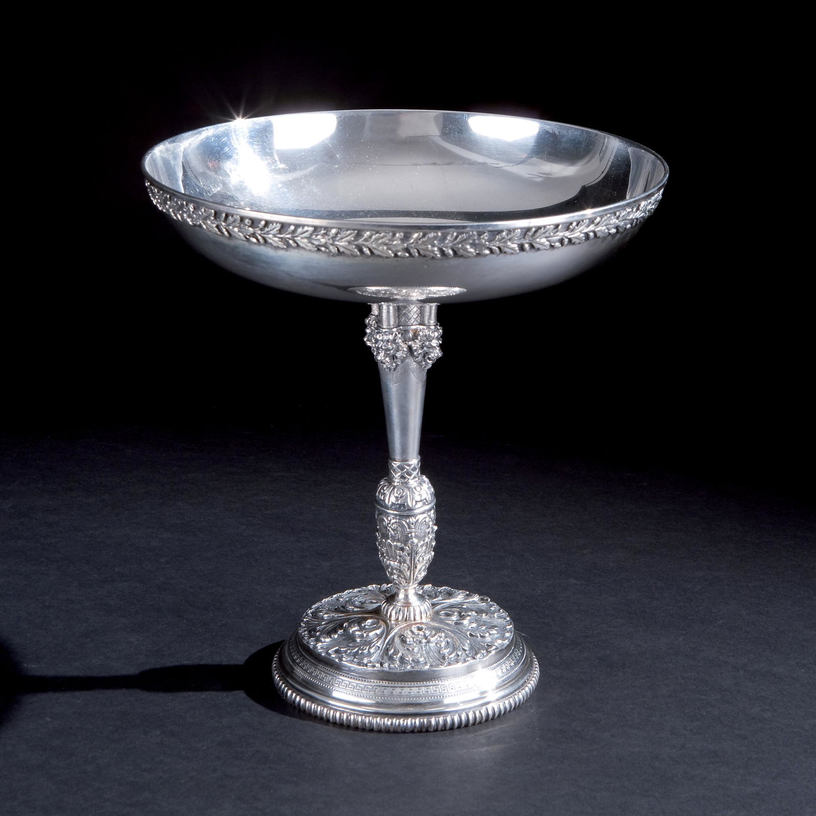 A silver stand (1 of 1)