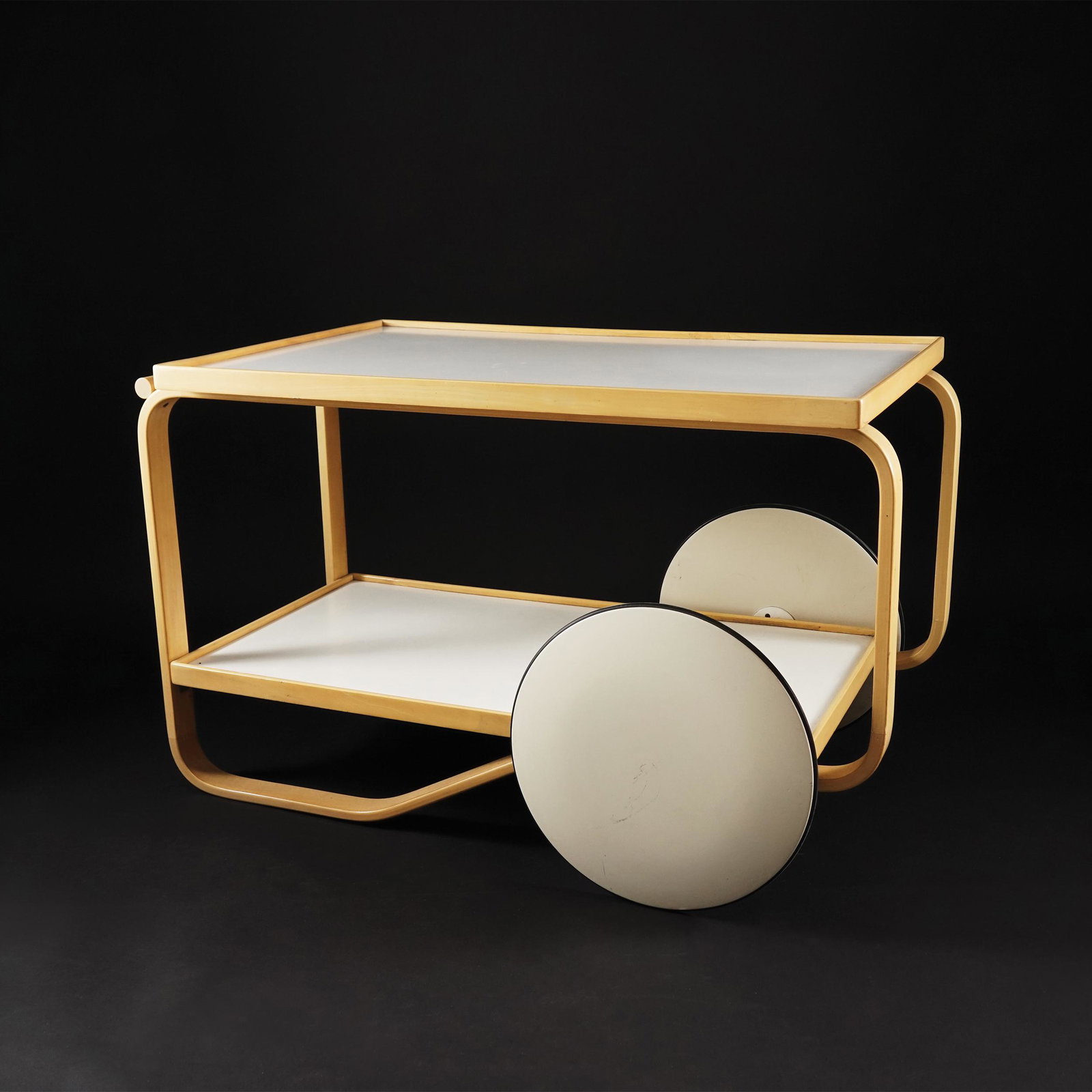A bent and withe lacquered birch wood food trolley: Alvar Aalto for Artek, '80s, 56x88x50cm.