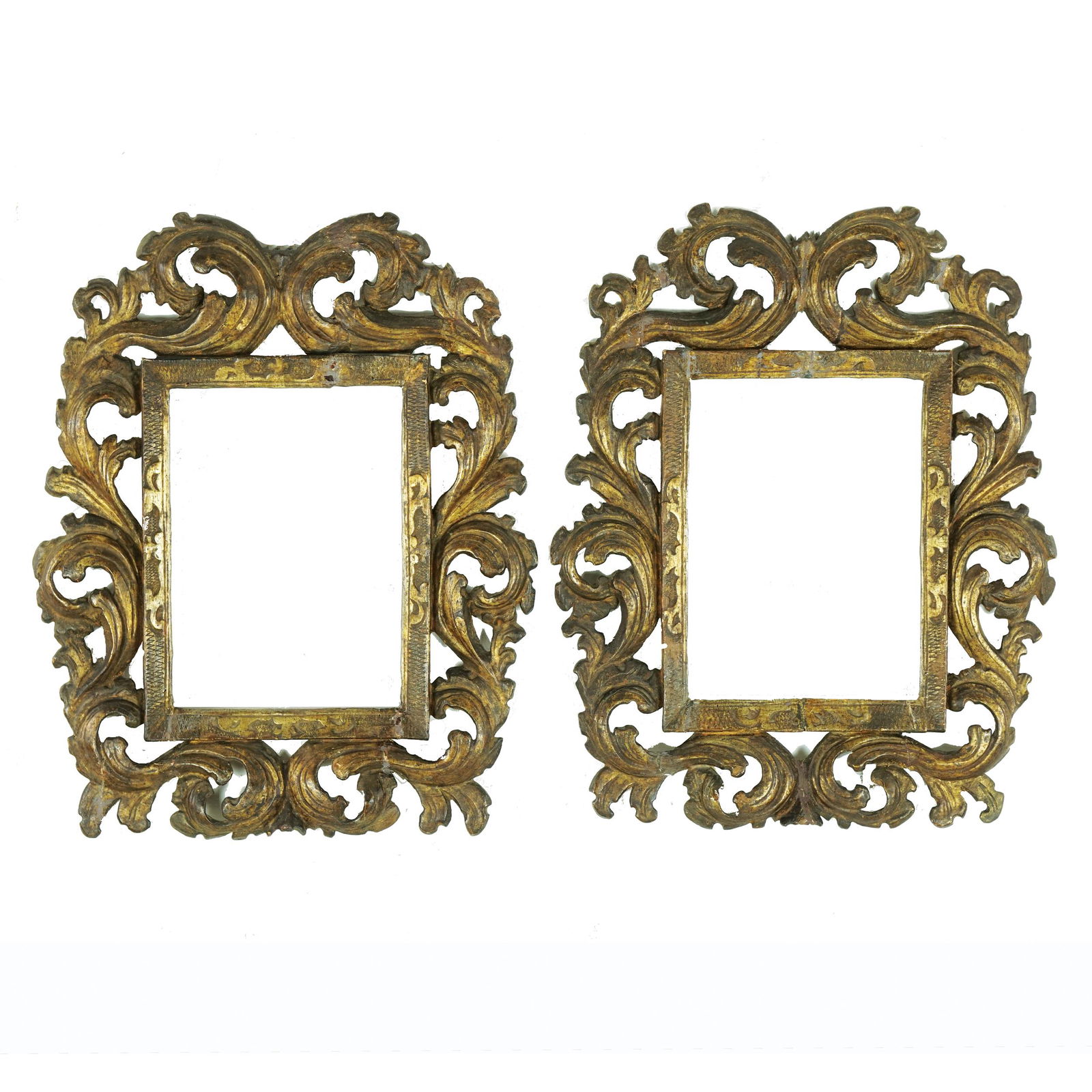 A pair of Emilian carved gilt wood frames, 18th century (1 of 1)