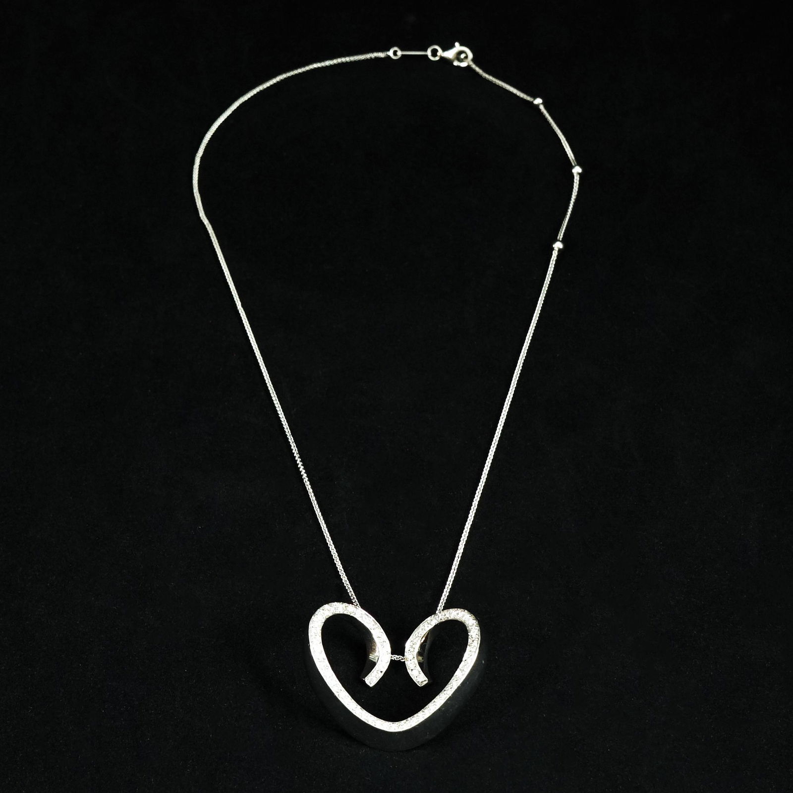 A 18kt. gold necklace with diamonds for 0,69ct.: G-G color, VS, Chimento, 44cm. long, 11,90gr. weight