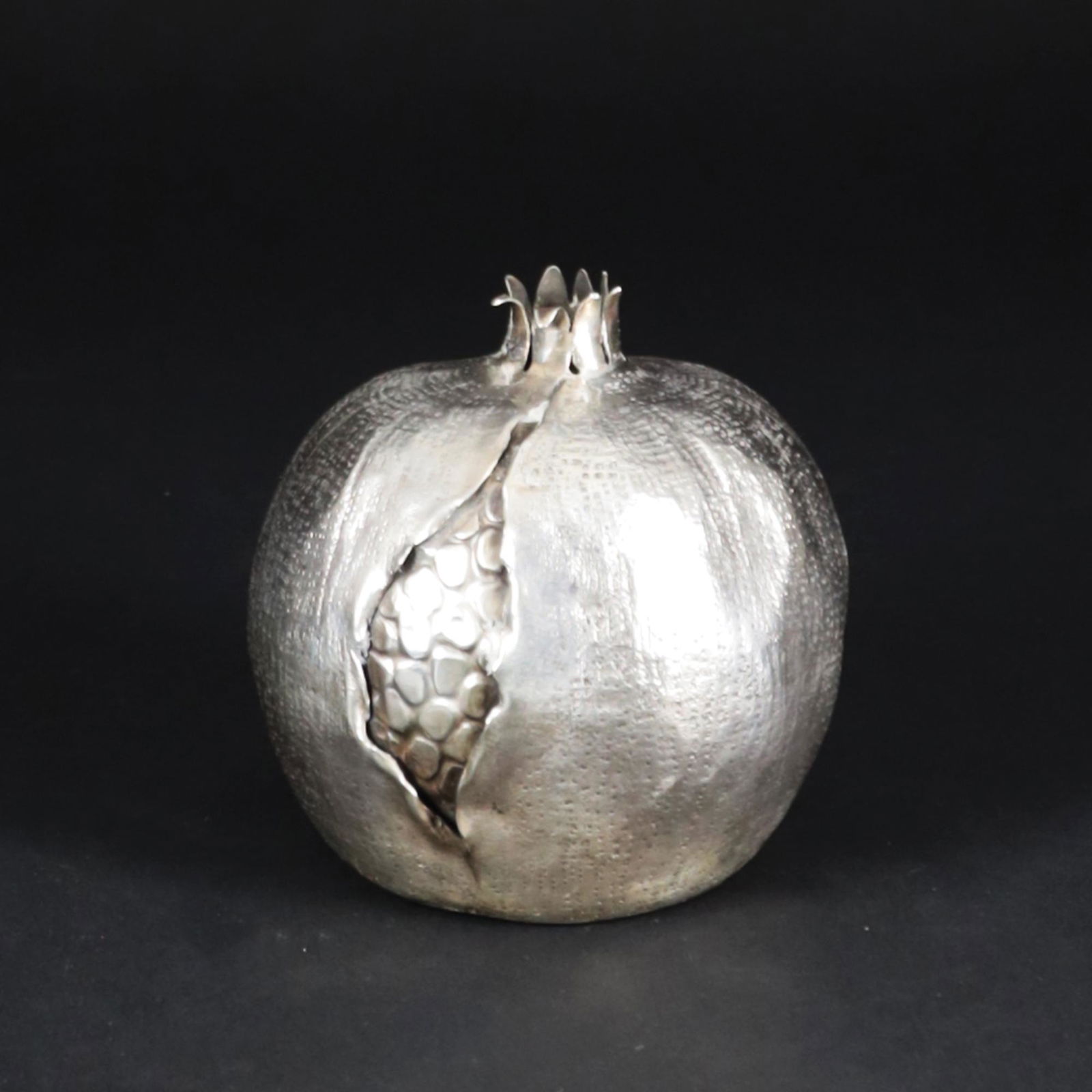 An Italian 800/1.000 silver table lighter (1 of 1)