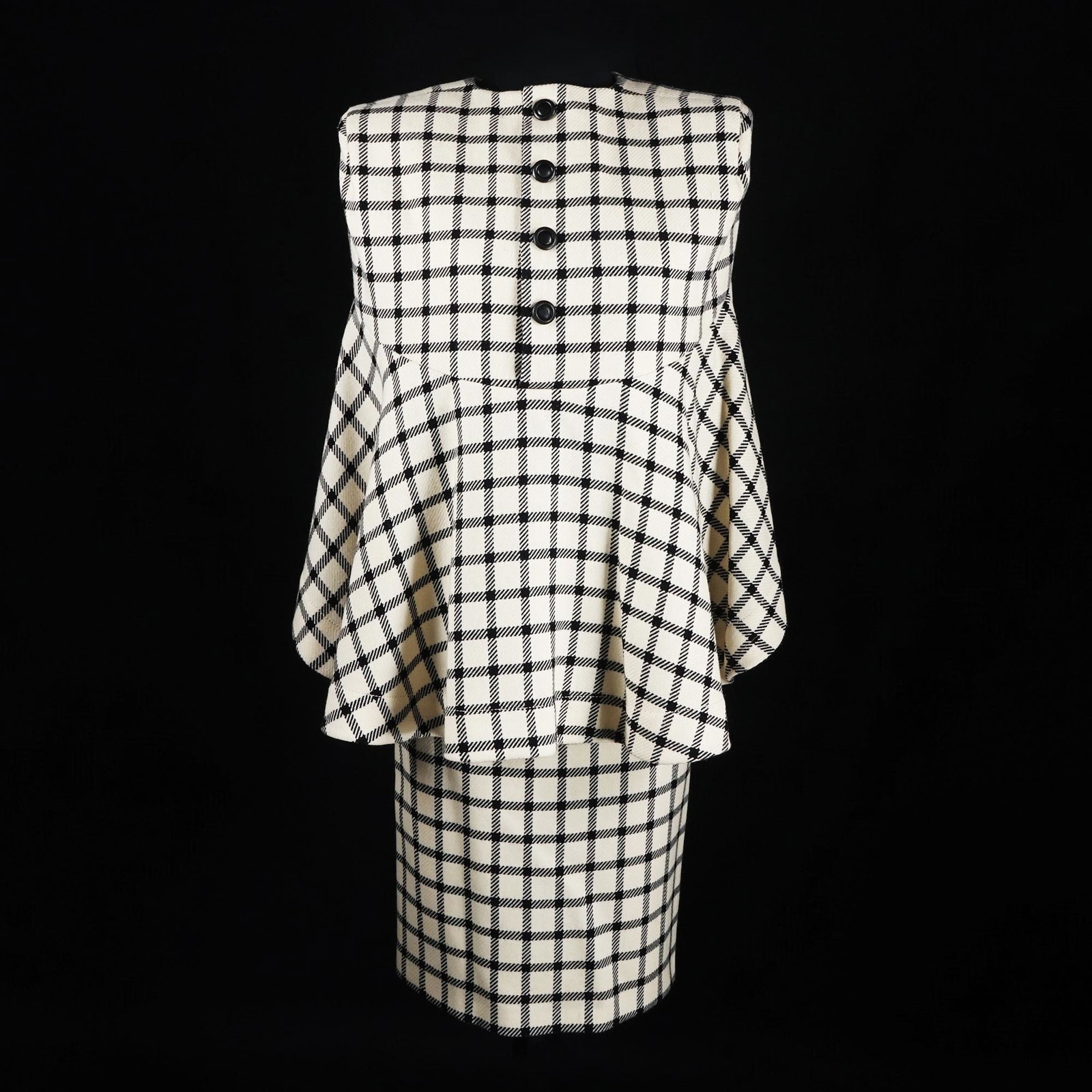 Pierre Cardin: black checkered ivory wool tailleur consisting of a skirt and a jacket