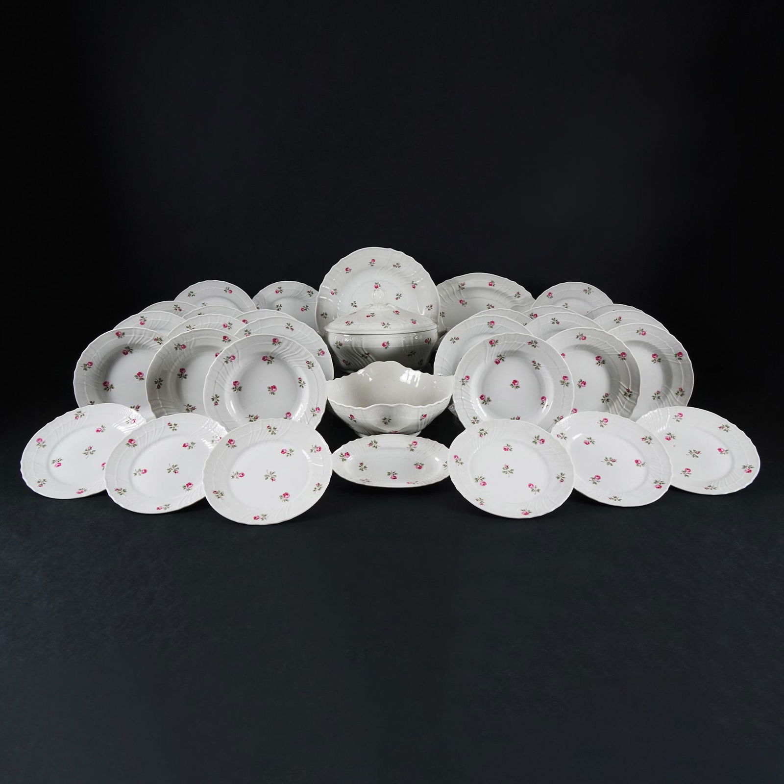 A white and polychrome porcelain dinner service, Richard Ginori (1 of 1)