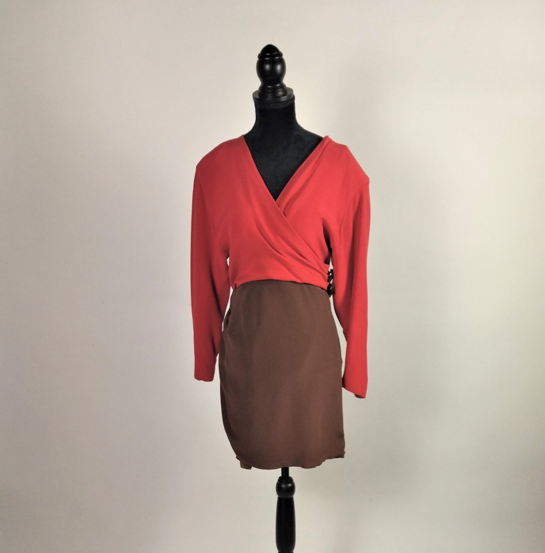 Andrea Odicini: a silk crÃªpe dress: red bodice and brown skirt, tg. 42. 90â€™s