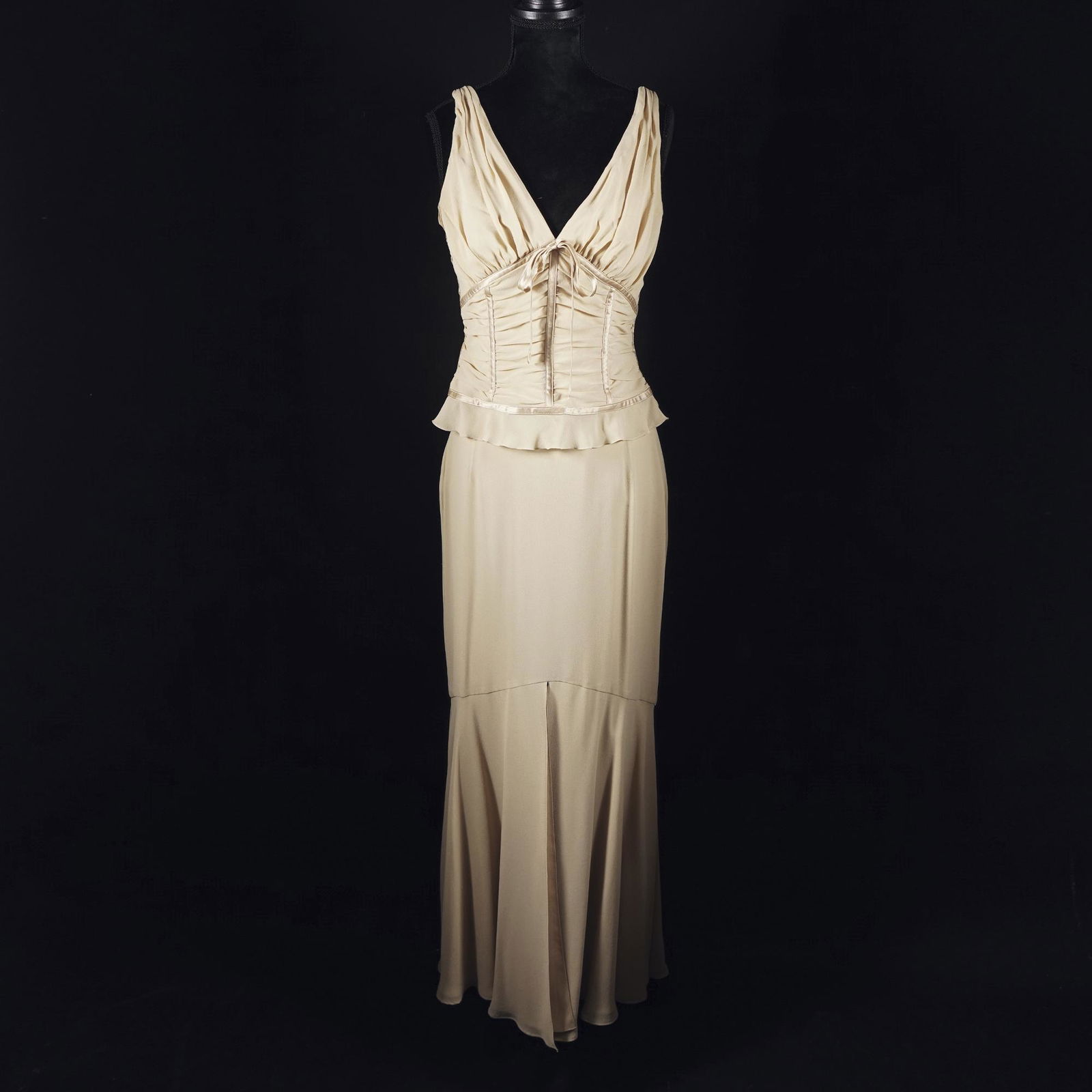 Escada: a powder satin suit consisting of a fenced and draped bodice and long skirt partly pleated; The bodice size 34, the skirt size 36