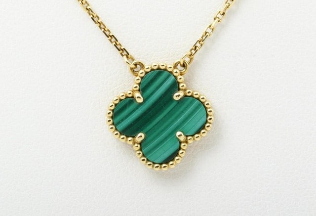 Van Cleef & Arpels Vintage Alhambra Green Malachite 18K Yellow Gold Pendant Necklace: Title/Medium: Van Cleef & Arpels Vintage Alhambra Green Malachite Pendant Necklace Origin/Year: France, 2015-2024 Condition: Estate pre-owned, very good condition. Please review all photos for full de