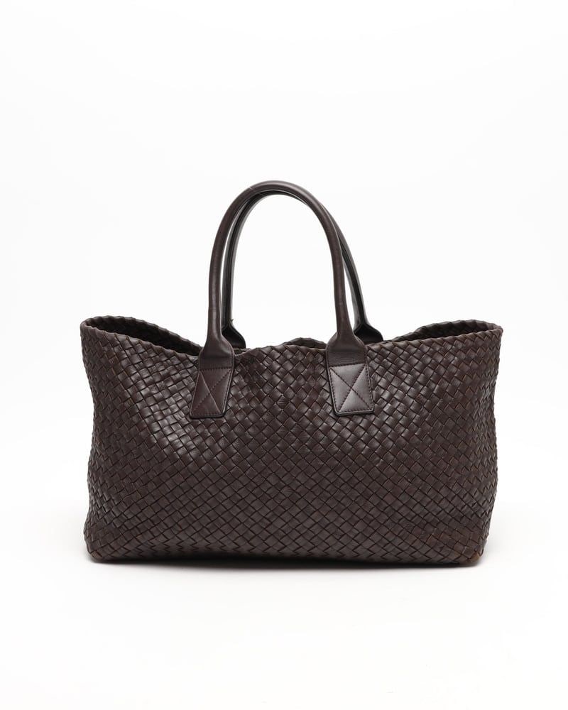 Bottega Veneta Intrecciato Cabat Tote Bag: Title/Medium: Bottega Veneta Intrecciato Cabat MM Tote Bag Origin/Year: Made in Italy Dimensions: Height: 25 cm Width: 40 cm Depth: 15 cm Handle drop: 20 cm Condition: Very Goo