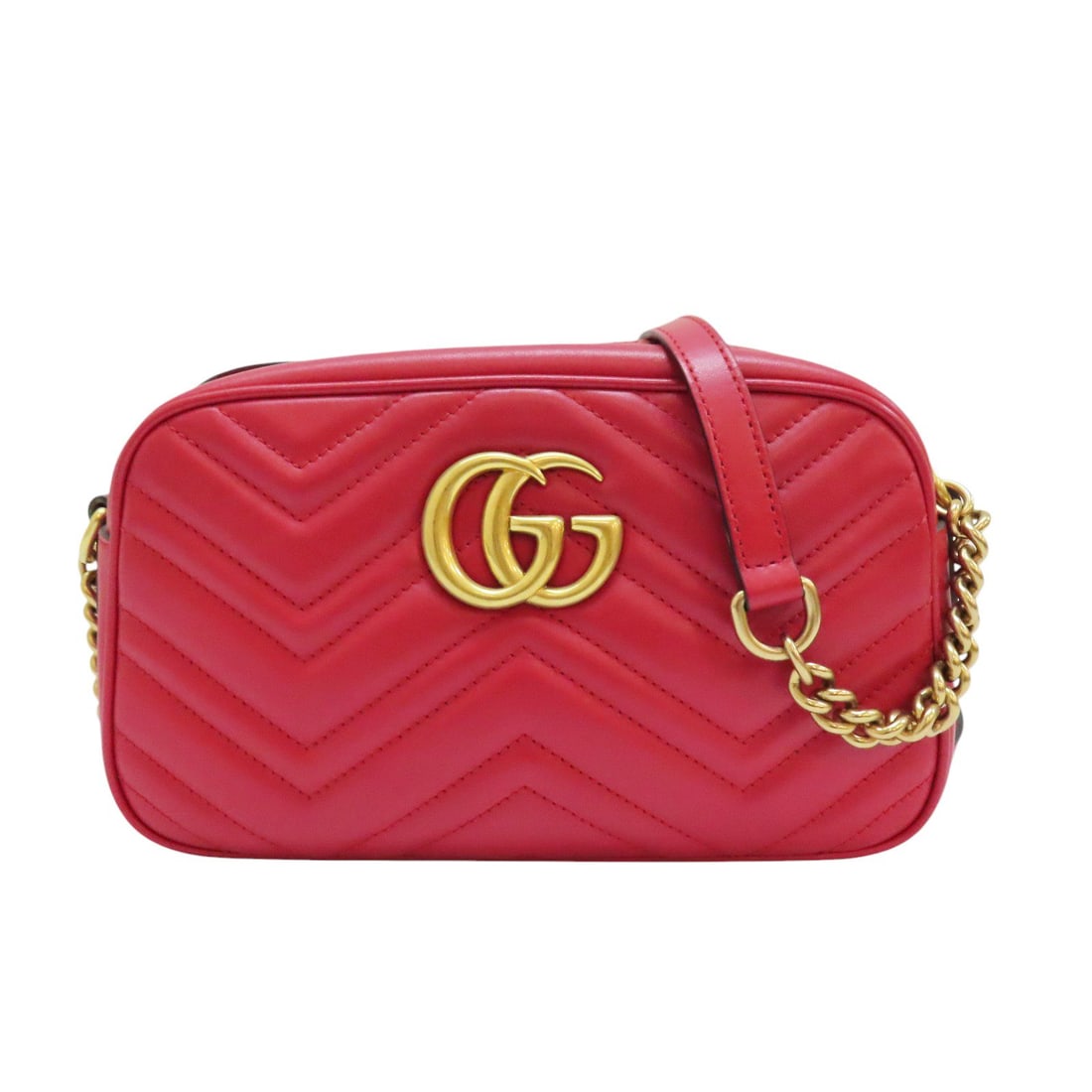 Gucci GG Marmont Small Chain Shoulder Bag: Title/Medium: Gucci GG Marmont Small Chain Shoulder Bag Origin/Year: Gucci, 21st Century Dimensions: W: 24cm x H: 15cm x D: 7cm (9.4 x 5.9 x 2.8 inches) Condition: Pre-owned, good condition Provenance