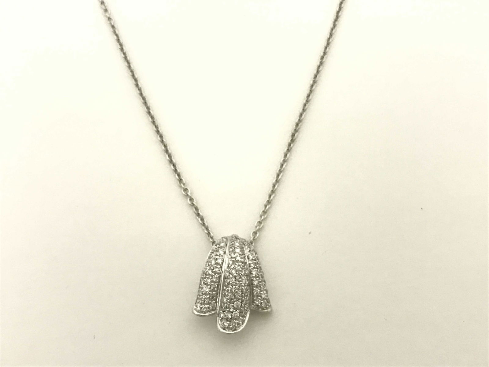 Piaget Magic Garden Diamond 18K White Gold Pendant Necklace: Description: Elegant Piaget Magic Garden pendant necklace crafted in solid 18K white gold and set with brilliant diamonds. The sculptural multi-petal design reflects the organic inspiration of Piaget?