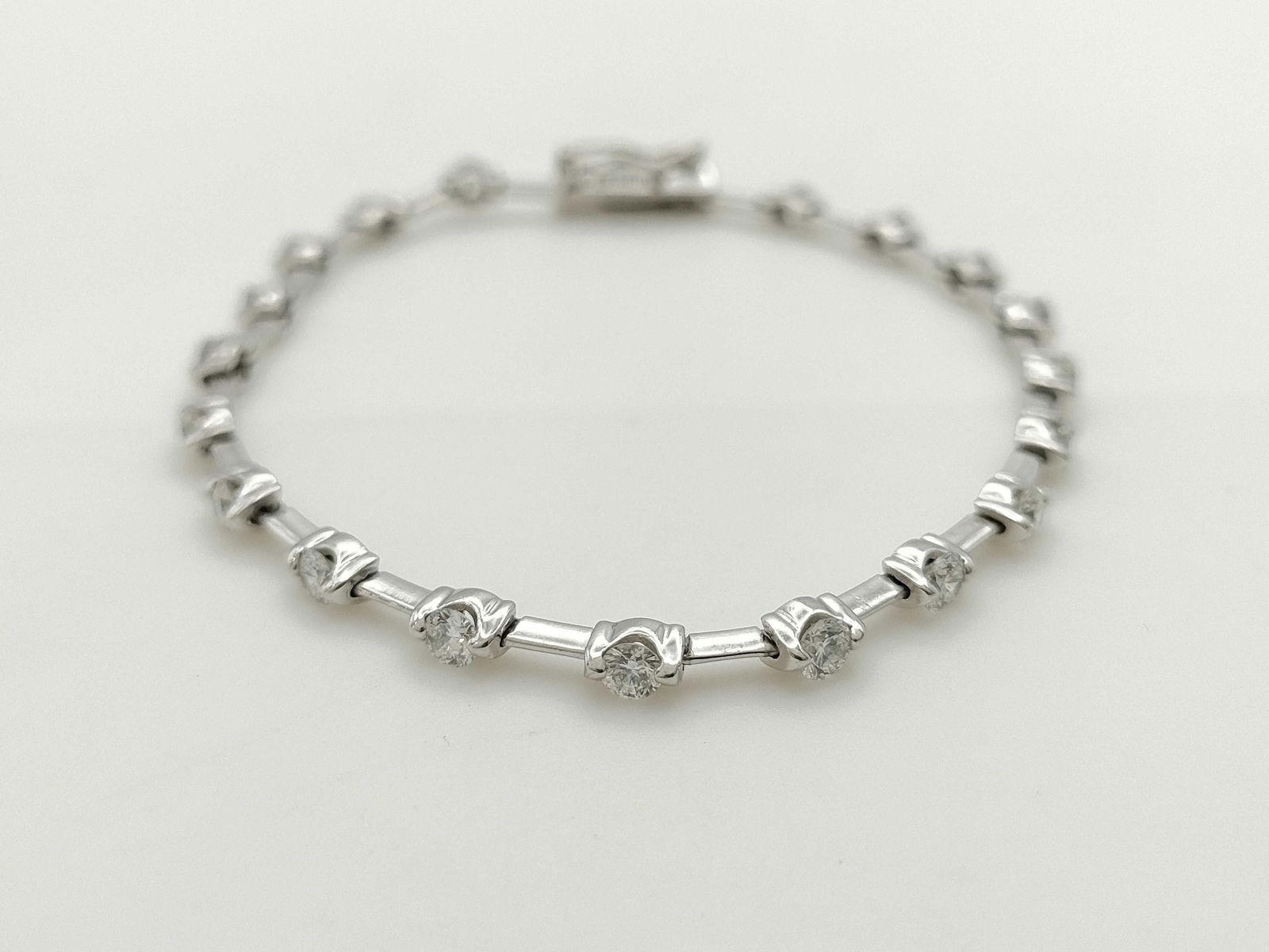 Diamond Line 2.50ct 18K White Gold Tennis Bracelet (1 of 4)