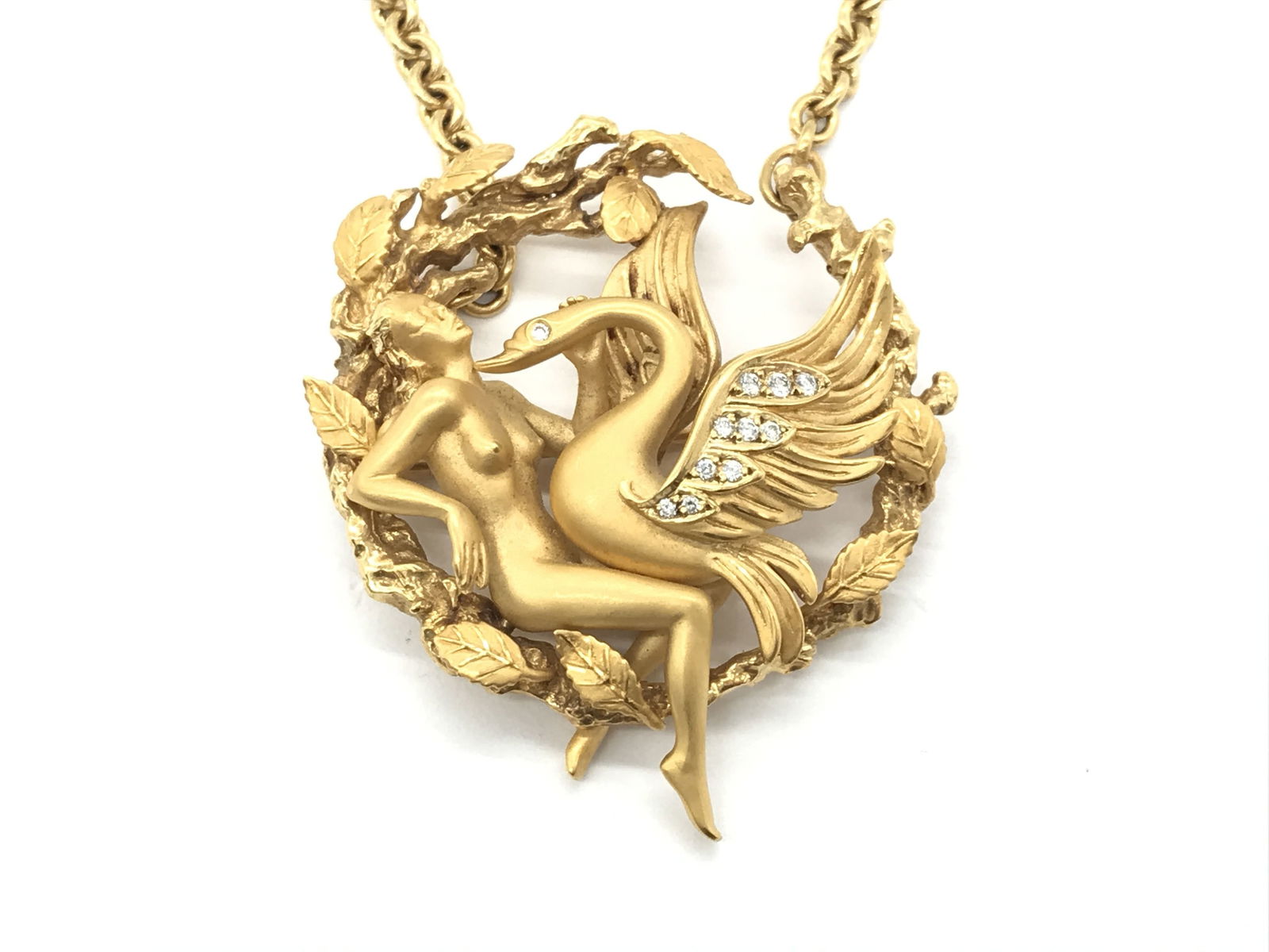 Carrera y Carrera Female and Bird Motif Diamond 18K Yellow Gold Necklace: Striking Carrera y Carrera necklace crafted in solid 18K yellow gold featuring the brand's iconic sculptural style. The pendant showcases an artistic female figure accompanied by a bird motif, accente