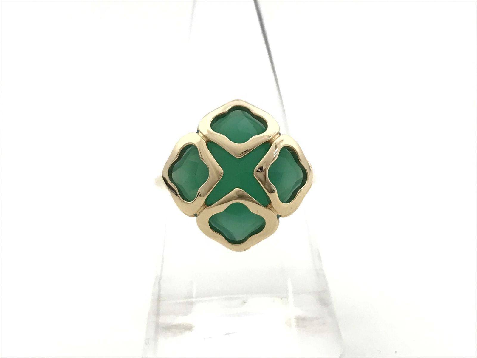 Chopard Imperiale Green Chalcedony 18K Rose Gold Cocktail Ring: Elegant Chopard Imperiale cocktail ring crafted in solid 18K rose gold, featuring a bold chalcedony motif in the collection's iconic architectural quatrefoil-inspired design. The smooth chalcedony sto