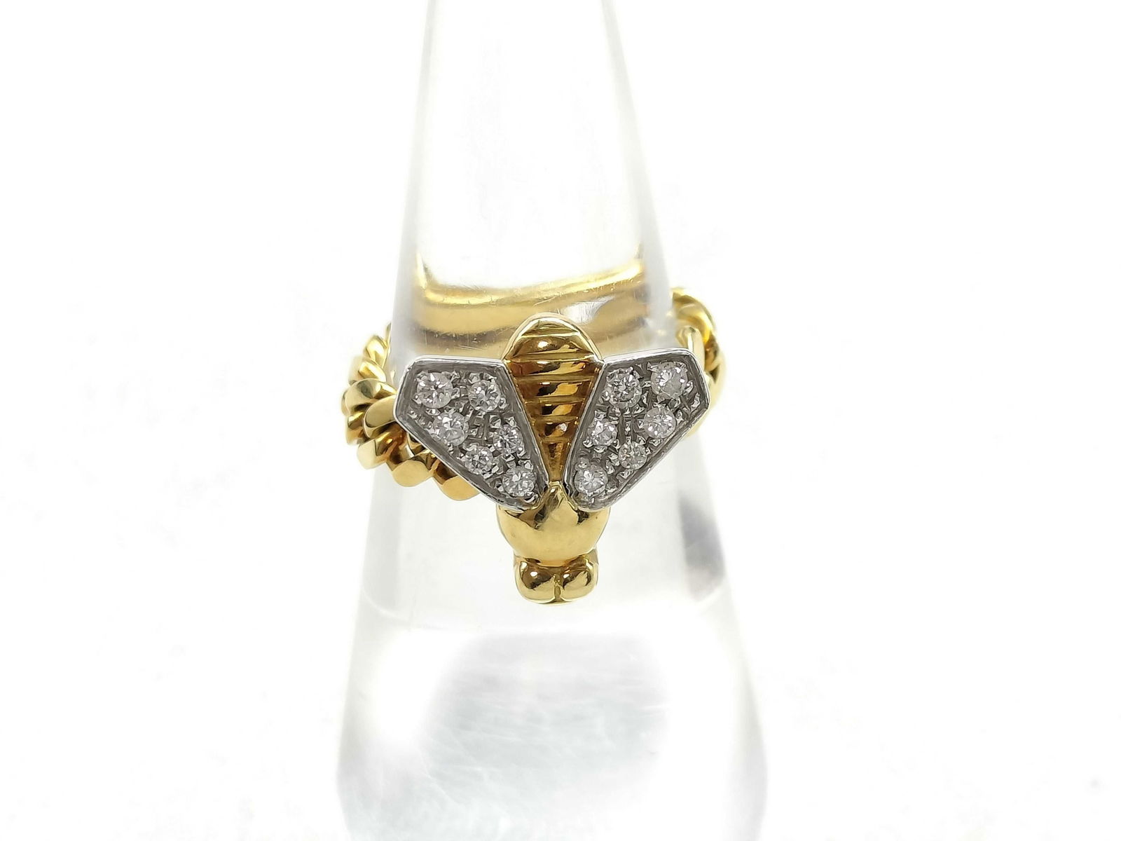 Bee Motif Diamond 18K Gold Ring: Elegant Pomellato ring featuring a distinctive bee motif set with brilliant diamonds and crafted in solid 18K gold. The sculptural design combines textured gold elements with diamond-set wings, reflec