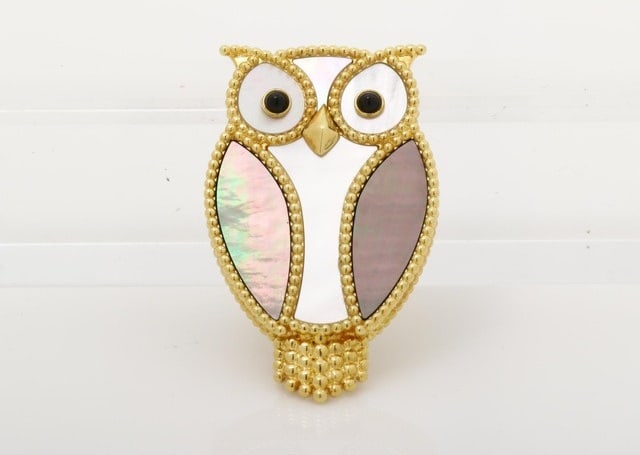 Van Cleef & Arpels Lucky Animals Owl Shell Pearl Onyx 18K Yellow Gold Brooch: Origin / Year: France, Modern Condition: Very good pre-owned condition. Please review all photographs for full details. Provenance: Authenticated with Van Cleef & Arpels through serial number verifica