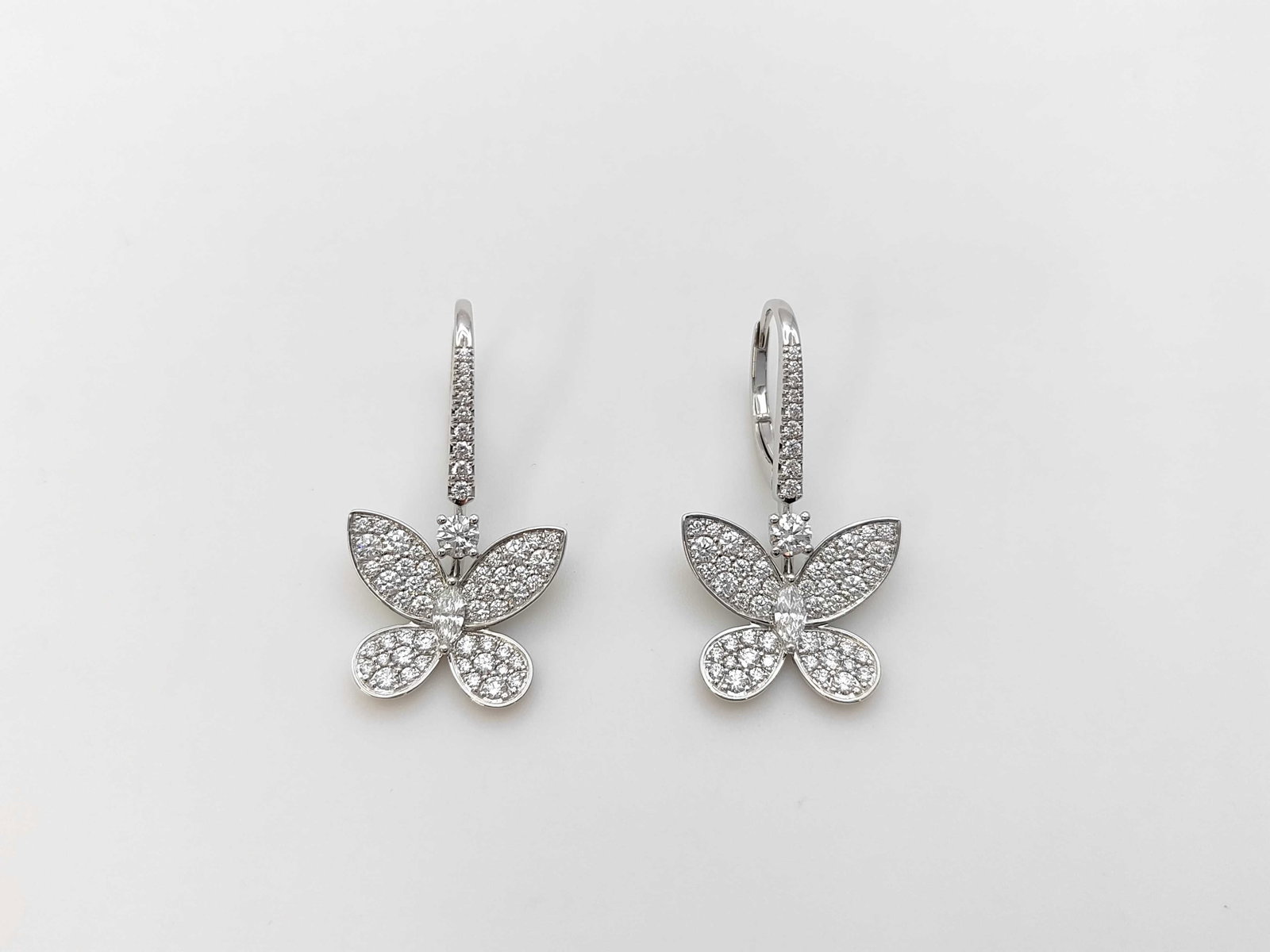 Graff Butterfly Diamond 18K White Gold Earrings: Description: Elegant Graff Butterfly earrings crafted in 18K white gold and set with brilliant-cut diamonds. The design features Graff’s signature butterfly motif with delicately pavé-set