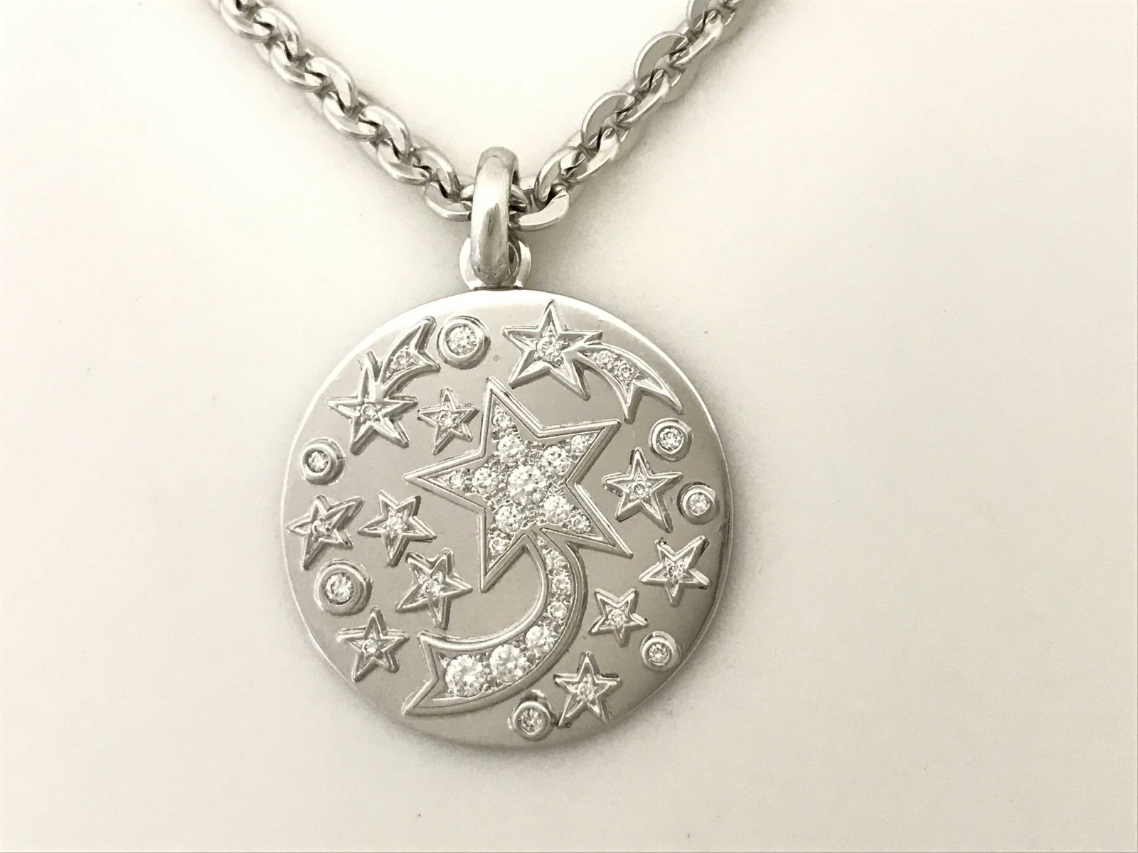 Chanel Comete Star Diamond Pave 18K Gold Medallion Heavy Chain Pendant Necklace: Description: This striking Chanel Comete medallion pendant necklace is crafted in solid 18K gold and features the iconic star motif set with brilliant pavé diamonds. The bold medallion is suspend
