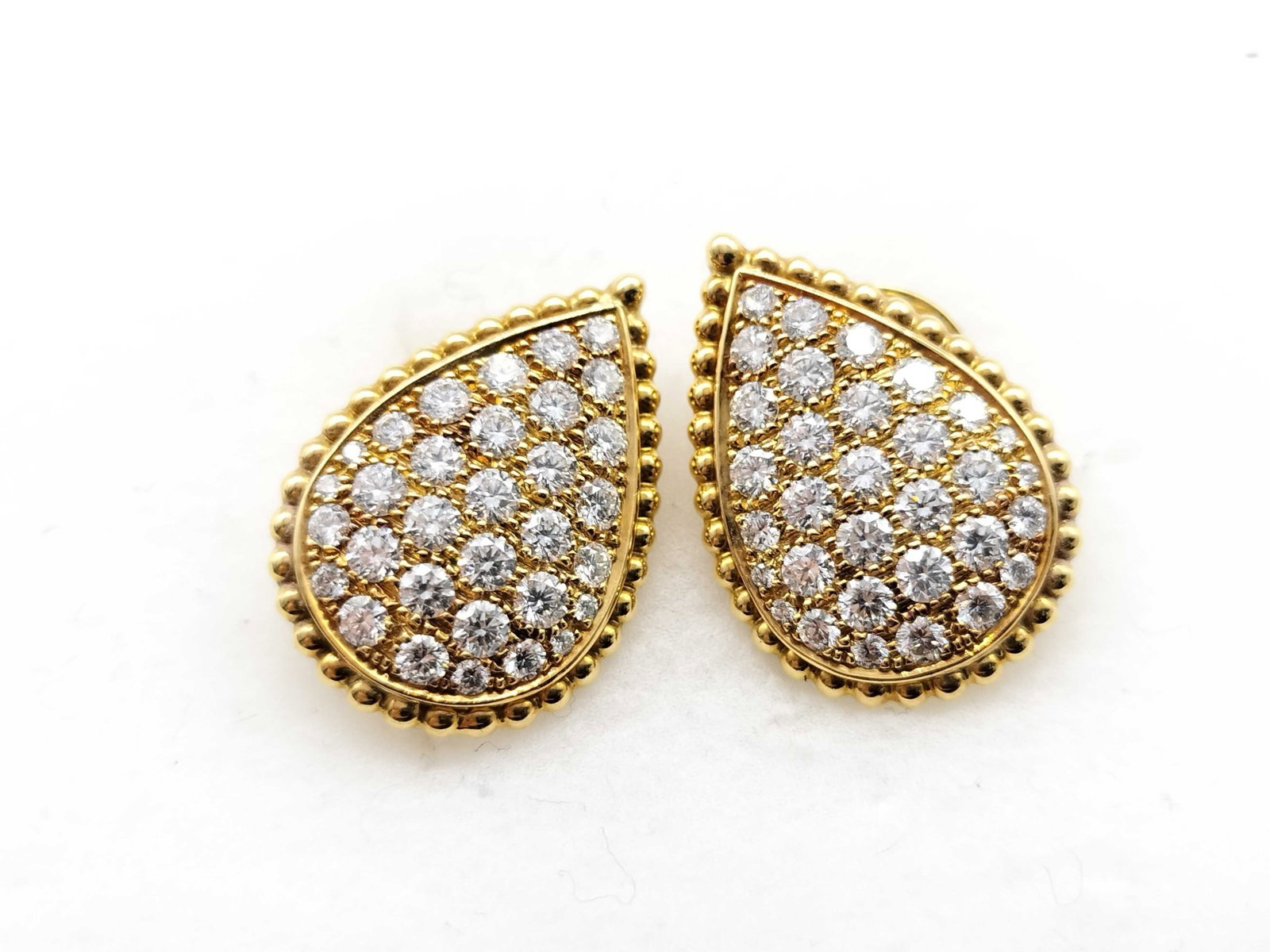Boucheron Serpent Boheme Diamond Pave 18K Yellow Gold Earrings: Description: These elegant Boucheron Serpent Boheme earrings are crafted in solid 18K yellow gold and feature brilliant pave set diamonds in the Maison’s iconic teardrop motif design. The refine