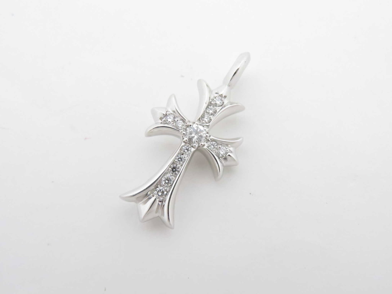 Chrome Hearts Tiny Cross Diamond White Gold Pendant: Description: Iconic Chrome Hearts Tiny Cross pendant top crafted in solid gold, featuring the brand’s signature gothic cross silhouette accented with brilliant diamonds. The elegant proportions and 