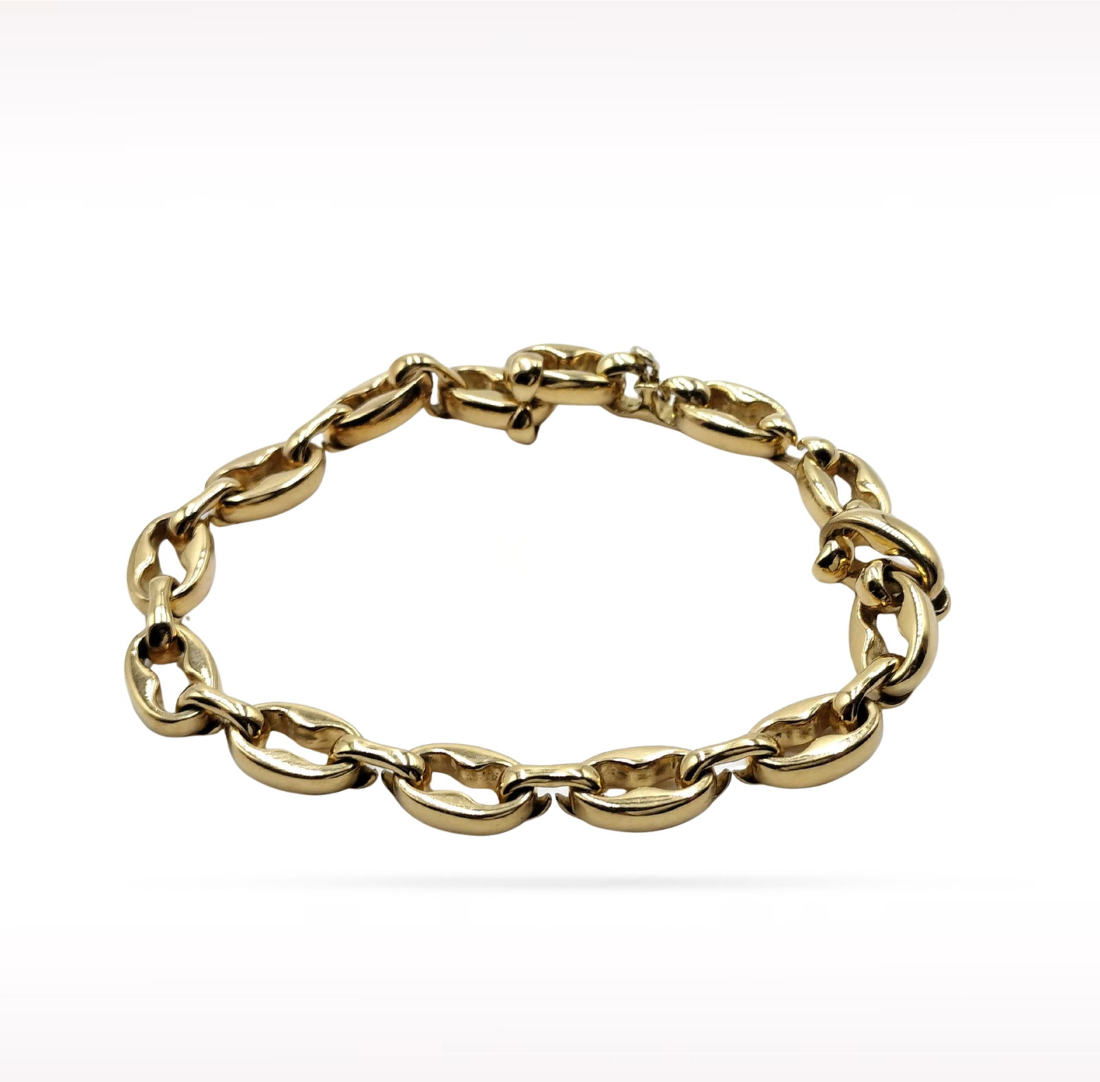 Cartier Unique Mariner Fancy Link 18K Yellow Gold Bracelet: Description: Cartier Unique Mariner Fancy Link bracelet crafted in 18K yellow gold. Featuring an elegant combination of mariner inspired links and distinctive fancy link elements, this refined bracele