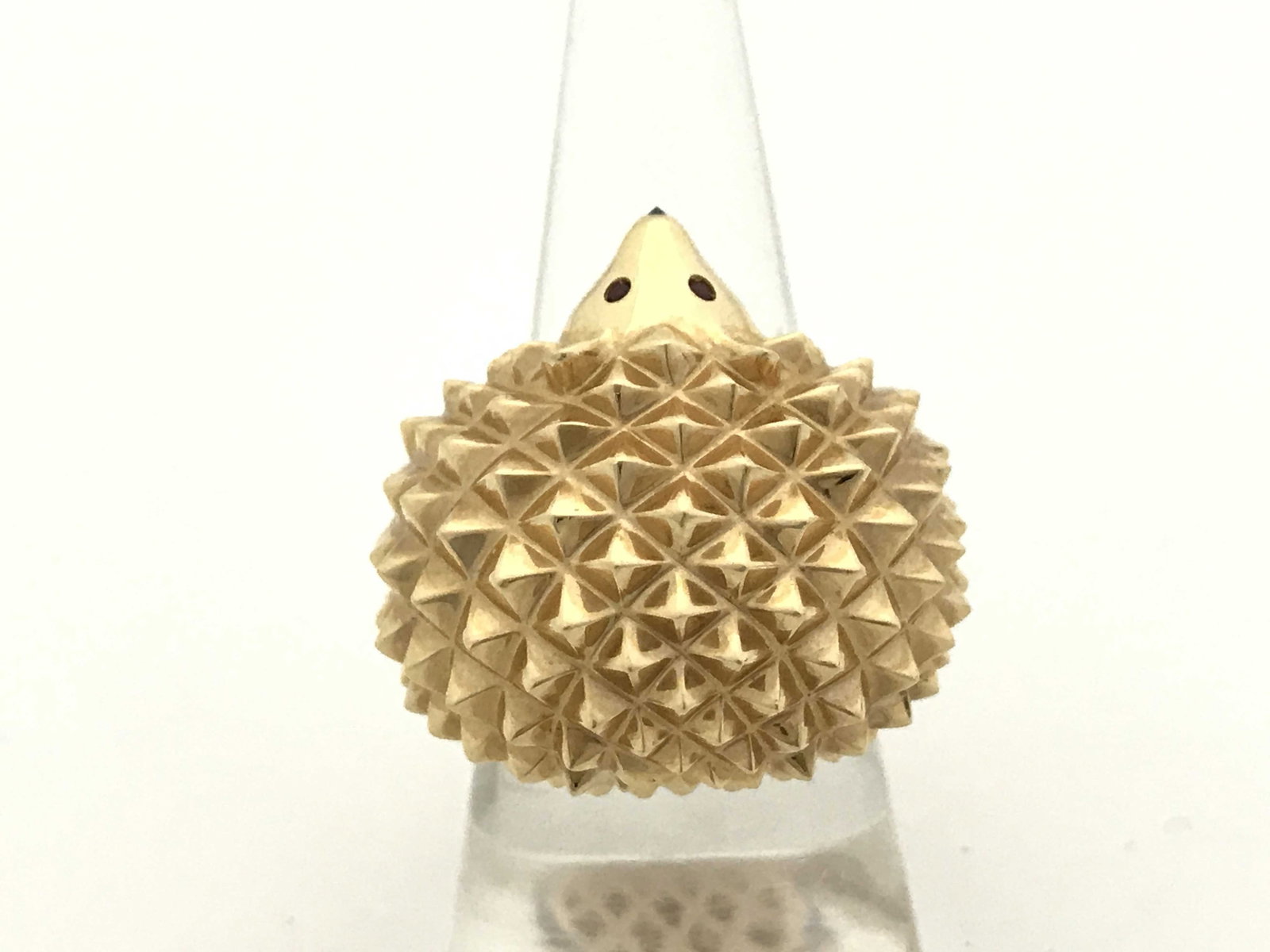 Boucheron Hedgehog 18K Yellow Gold Ring: Description: This iconic Boucheron Hedgehog ring is crafted in solid 18K yellow gold and features the Maison’s signature sculptural spiked design, inspired by the natural form of the hedgehog. T