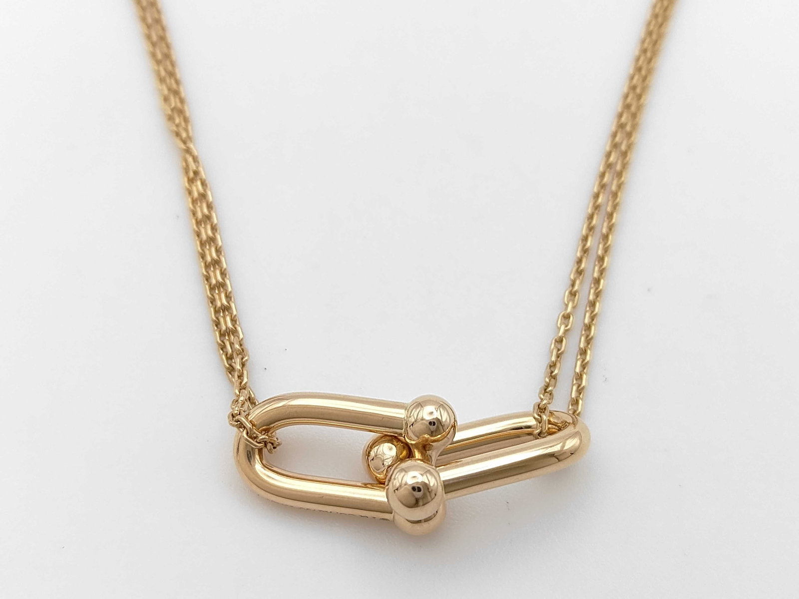 Tiffany & Co. HardWear Double Link 18K Rose Gold Pendant Necklace: Description: Tiffany & Co. HardWear pendant necklace crafted in 18K rose gold and featuring the collection's signature double link motif. The bold yet refined design showcases interlocking links w