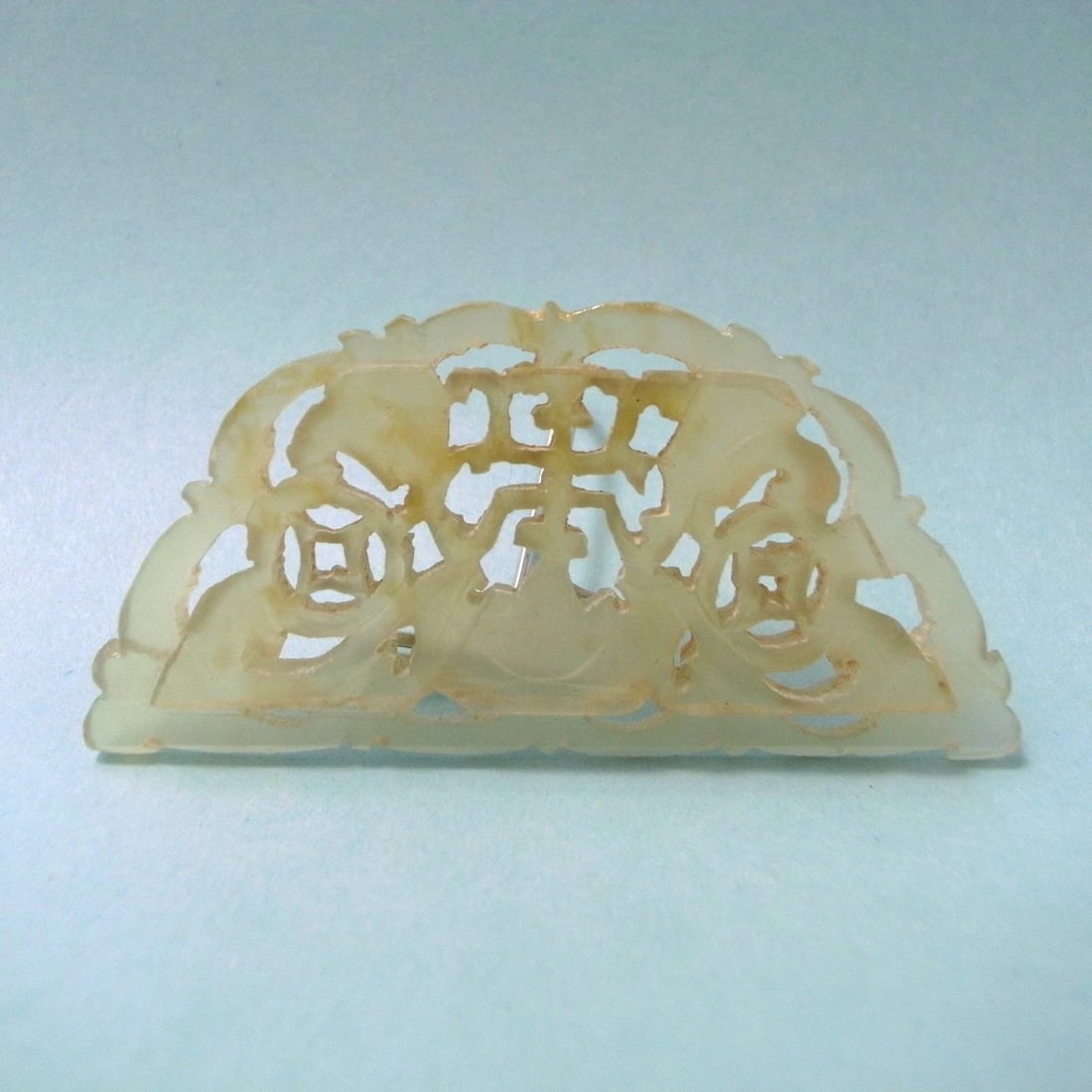 Antique Chinese Jade Flower Plaque 6 cm: Title/Medium: Antique Chinese Jade Plaque Origin/Year: China, Unknown Period Dimensions: 6 cm Condition: Fine Provenance: Private Collection Additional Info: Intricate craftsmanship Descr