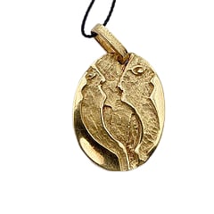 Vintage Rovolo Italian 18K Yellow Gold Gemini Zodiac Oval Pendant: Title/Medium: Vintage Rovolo Gemini Zodiac oval pendant in 18K yellow gold. Origin/Year: Italy, vintage period. Dimensions: Oval form; weight approximately 7.6 grams. Specific measurements not provide