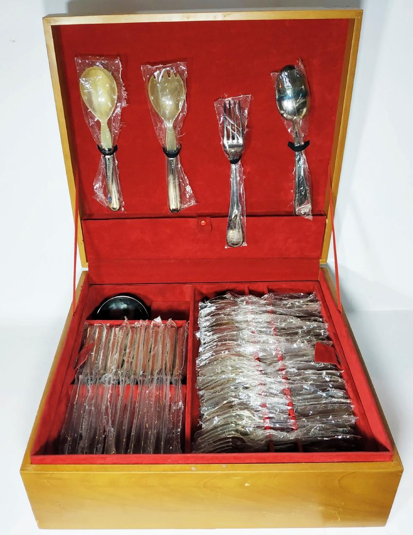 A full new in the box set of silver flatware- Italy: A full set of modern silverware for 12 people. Includes serving dishes Manufactured by Schiavon 12 knives 12 forks 12 soup spoons 12 knives for orderves 12 forks fo orderves 12 spoons for dessert 1 la