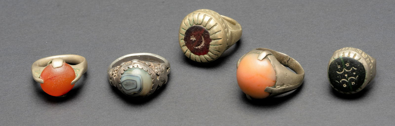 five Islamic signet rings- Iran/ ottoman Turkey islamic: a mix of silver and low grade silver, antique rings. Set with various stones. Some with Islamic motifs.