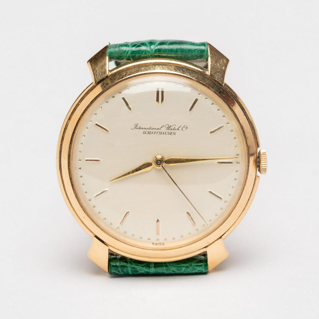 Schaffhausen IWC - 18K Gold Watch: Fully functional mechanism, original face (not renewed). 18K Yellow Gold box, signed on the inner lid. 1940s-50s, (Special legs in a pattern of Fancy Lugs). Width without crown: 37 mm, length from leg