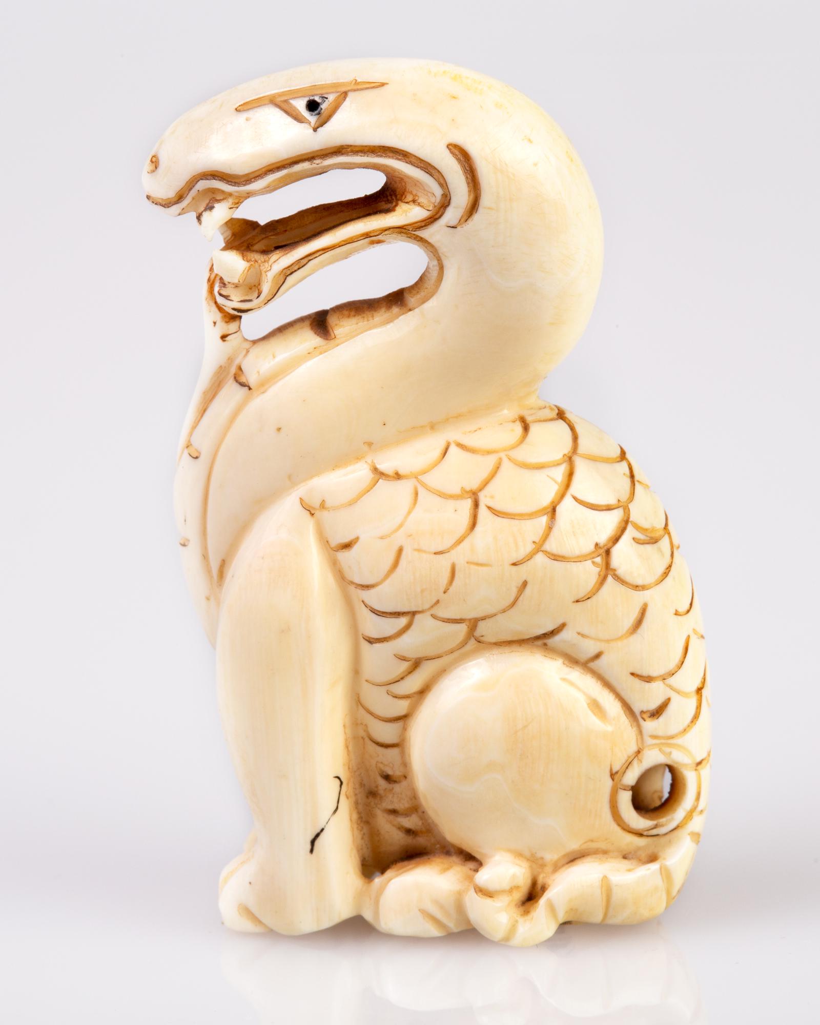 fine antler / bone netsuke: An old netsuke of a mythical animal [ probably dragon], signed. H 4.8 cm, W 2.5 cm