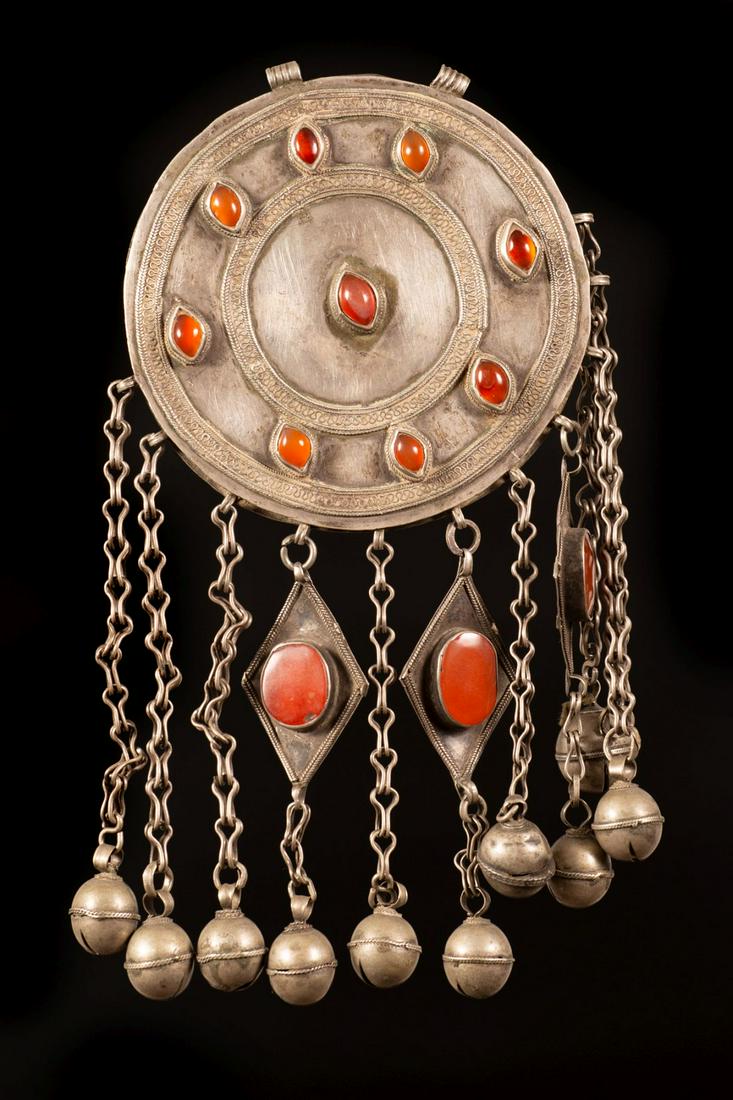 A lot of two silver pendants: Tumar amulet, round chest (1 of 4)