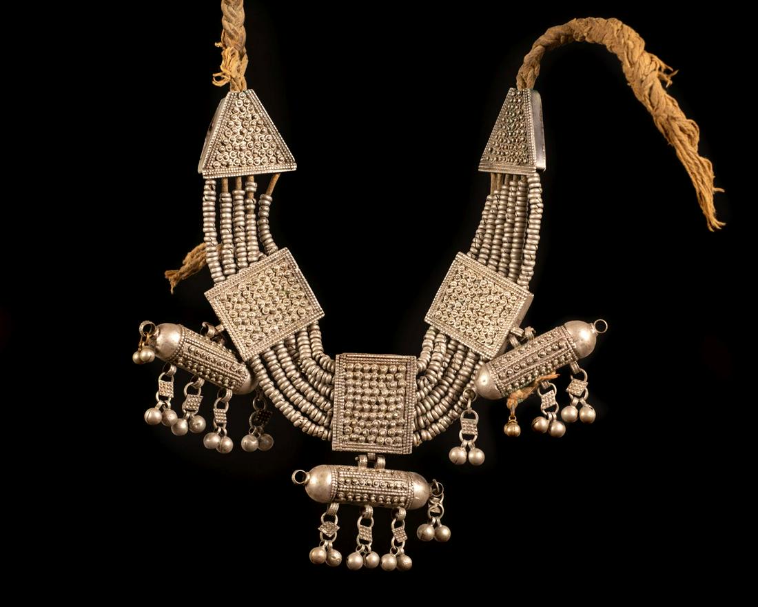 A silver lazem necklace - Yemen 1900 (1 of 2)