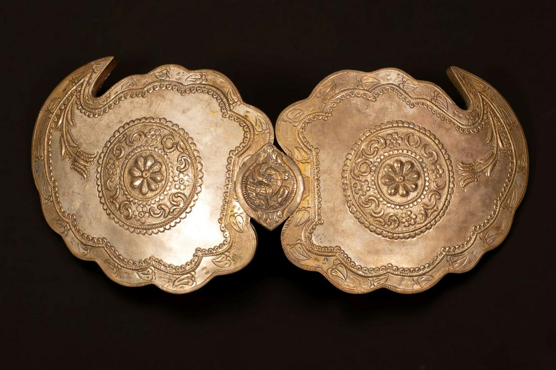 A large and impressive silver belt buckle - Ottoman (1 of 2)