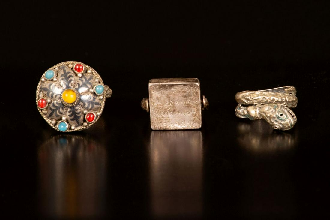 A lot of three antique rings - Caucasus / Iran (1 of 4)