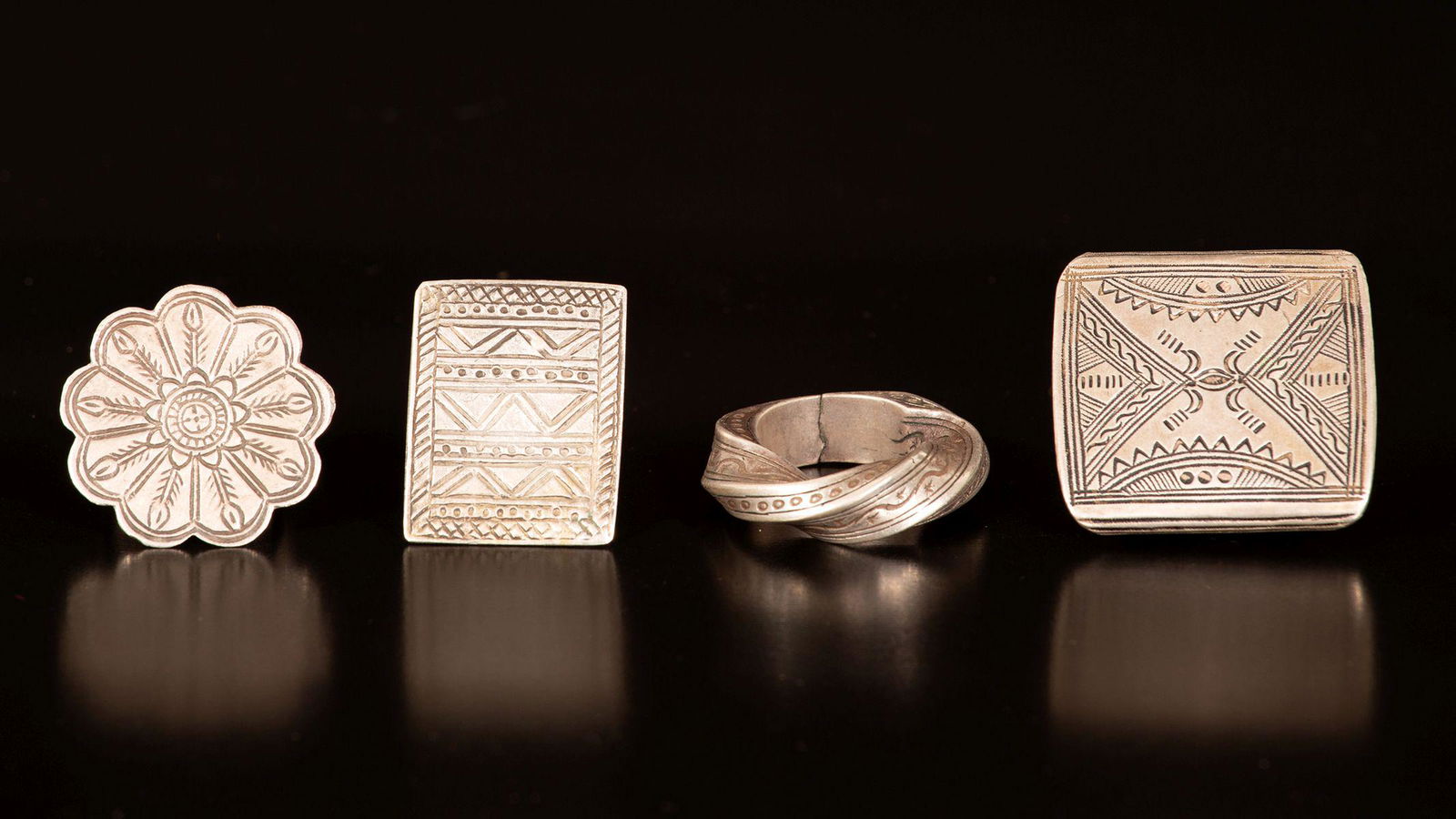 A lot of 4 silver rings - Africa (1 of 3)