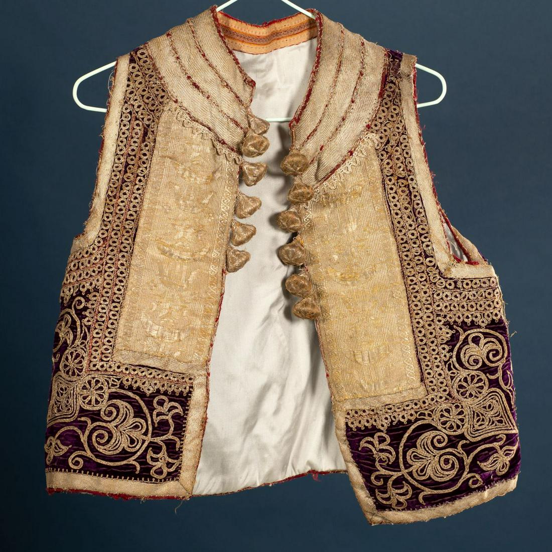 A velvet Waistcoat with silver embroidery - Morroco or (1 of 7)